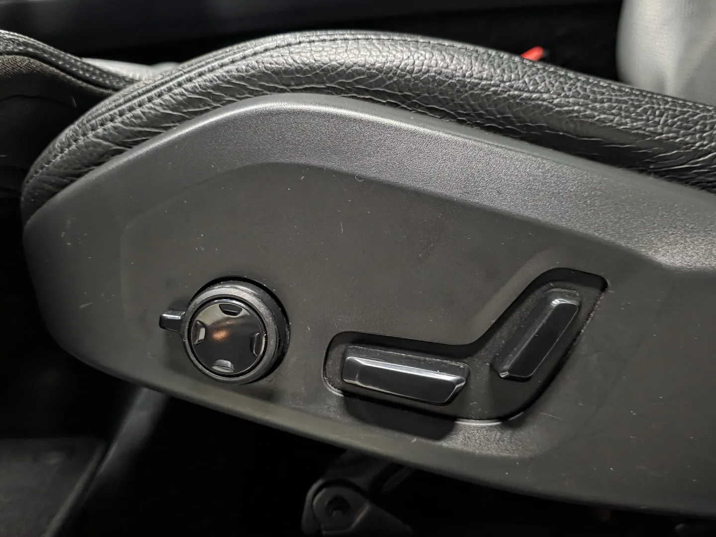 Autokuva 16 - FOJ-682