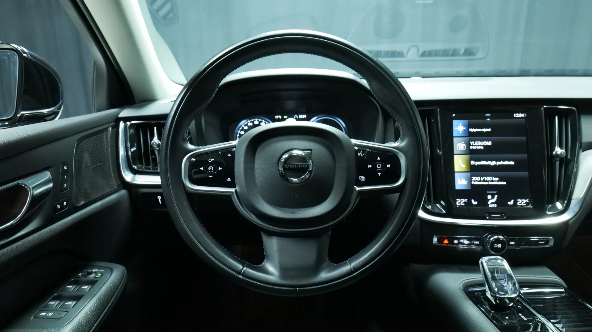 Autokuva 16 - FOO-375