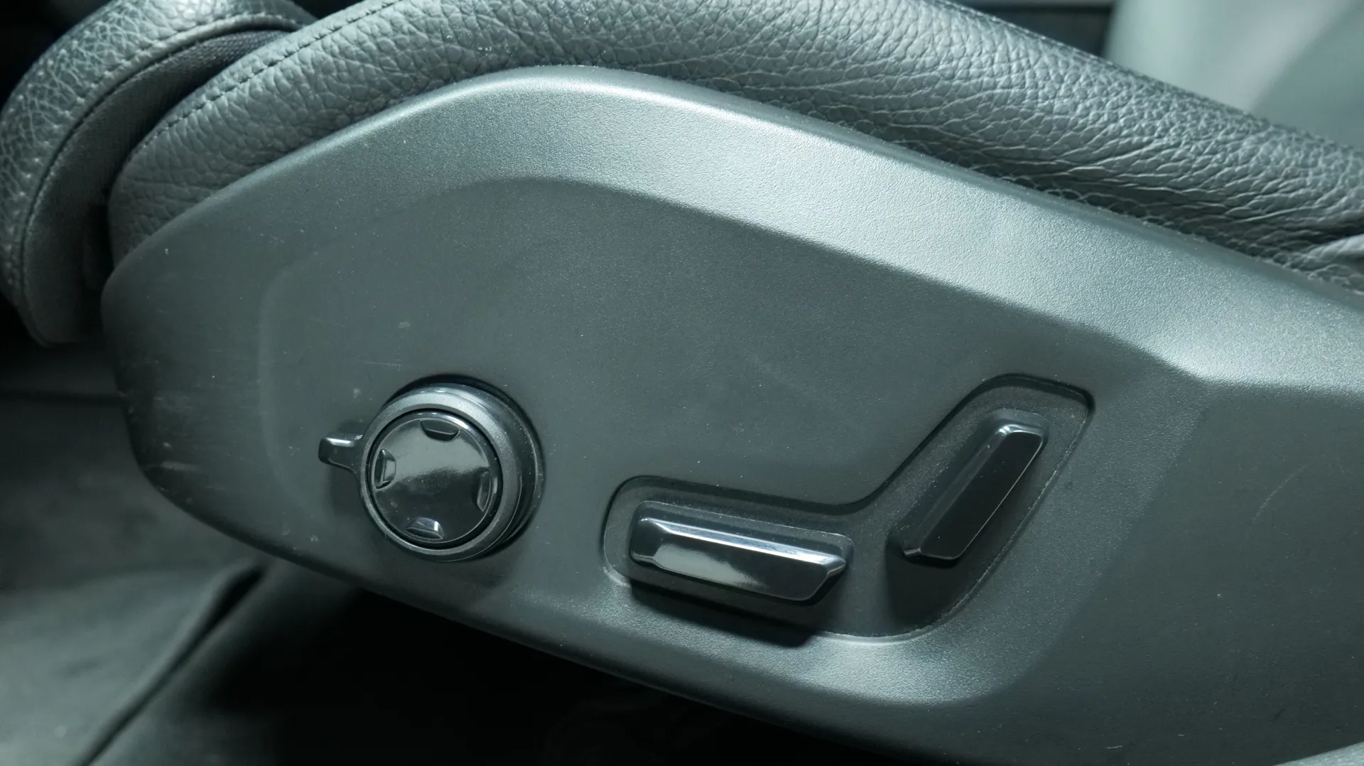 Autokuva 13 - FOO-375