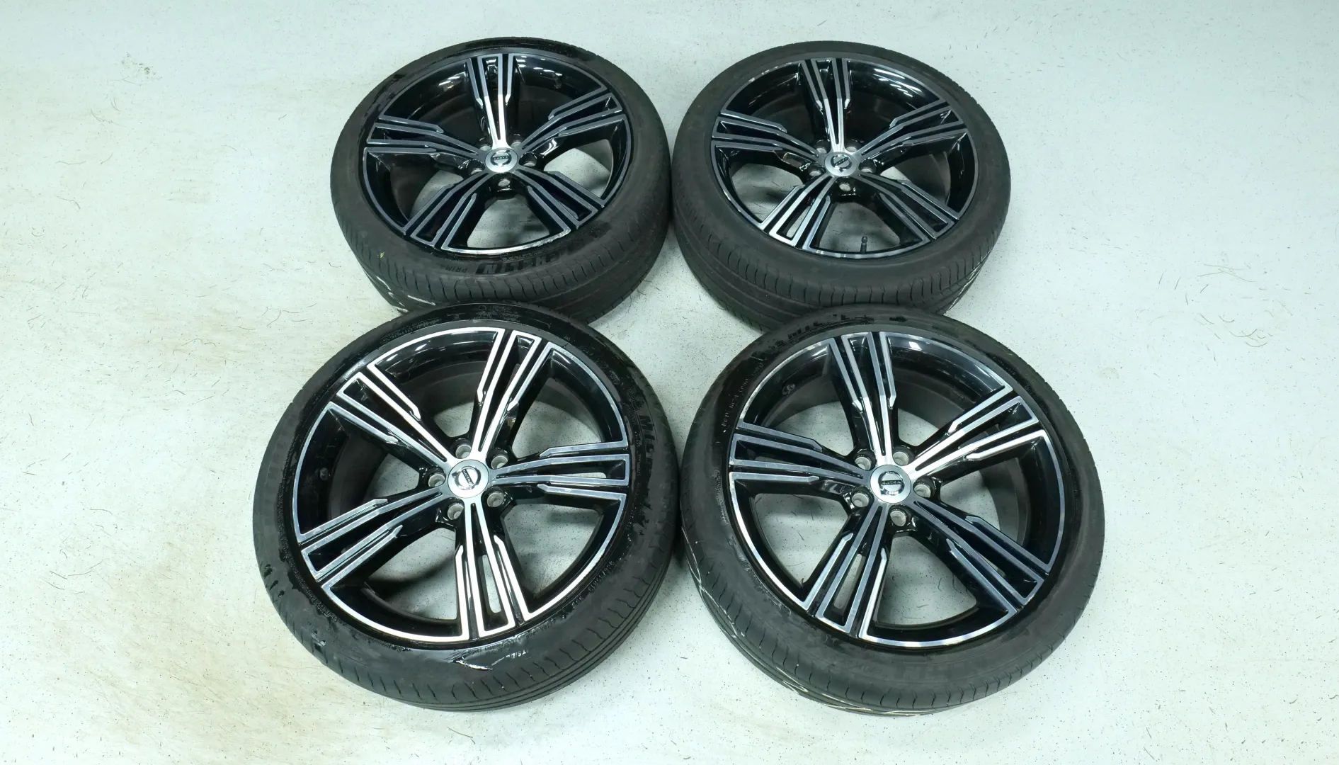 Autokuva 20 - FOO-375