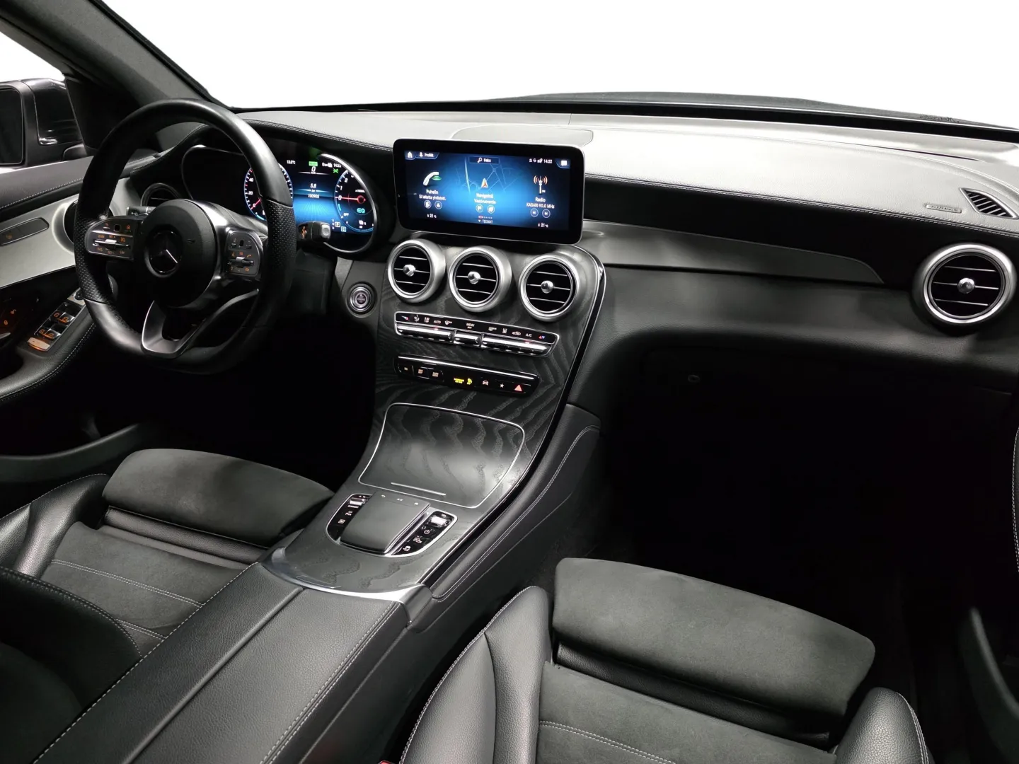 Autokuva 17 - FOO-611