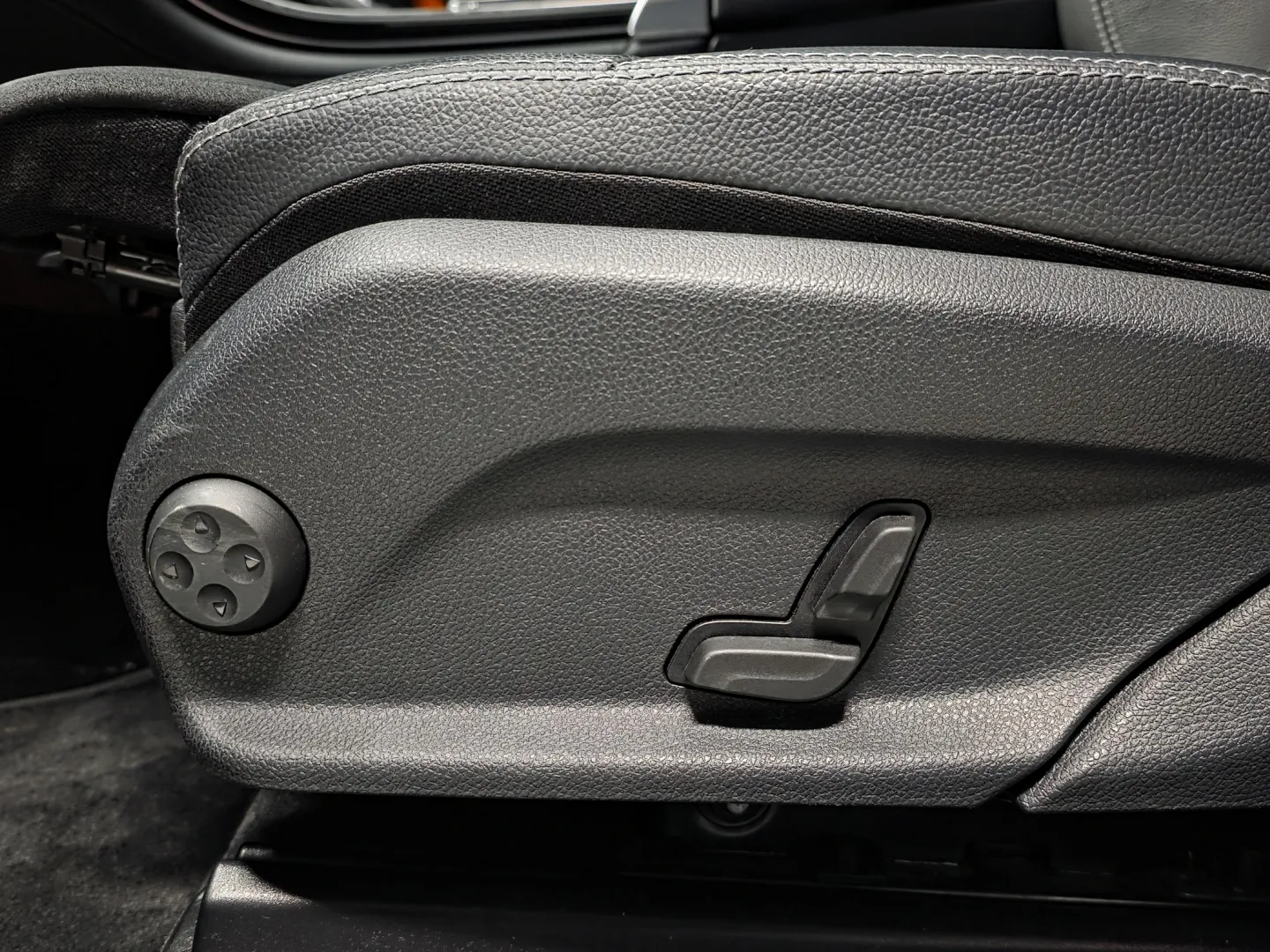 Autokuva 16 - FOO-611