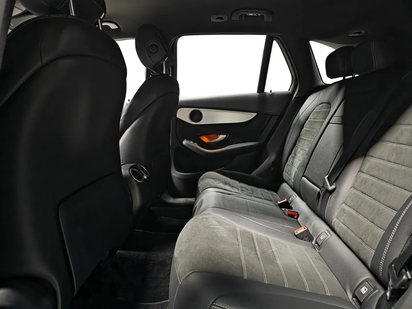 Autokuva 9 - FOO-611