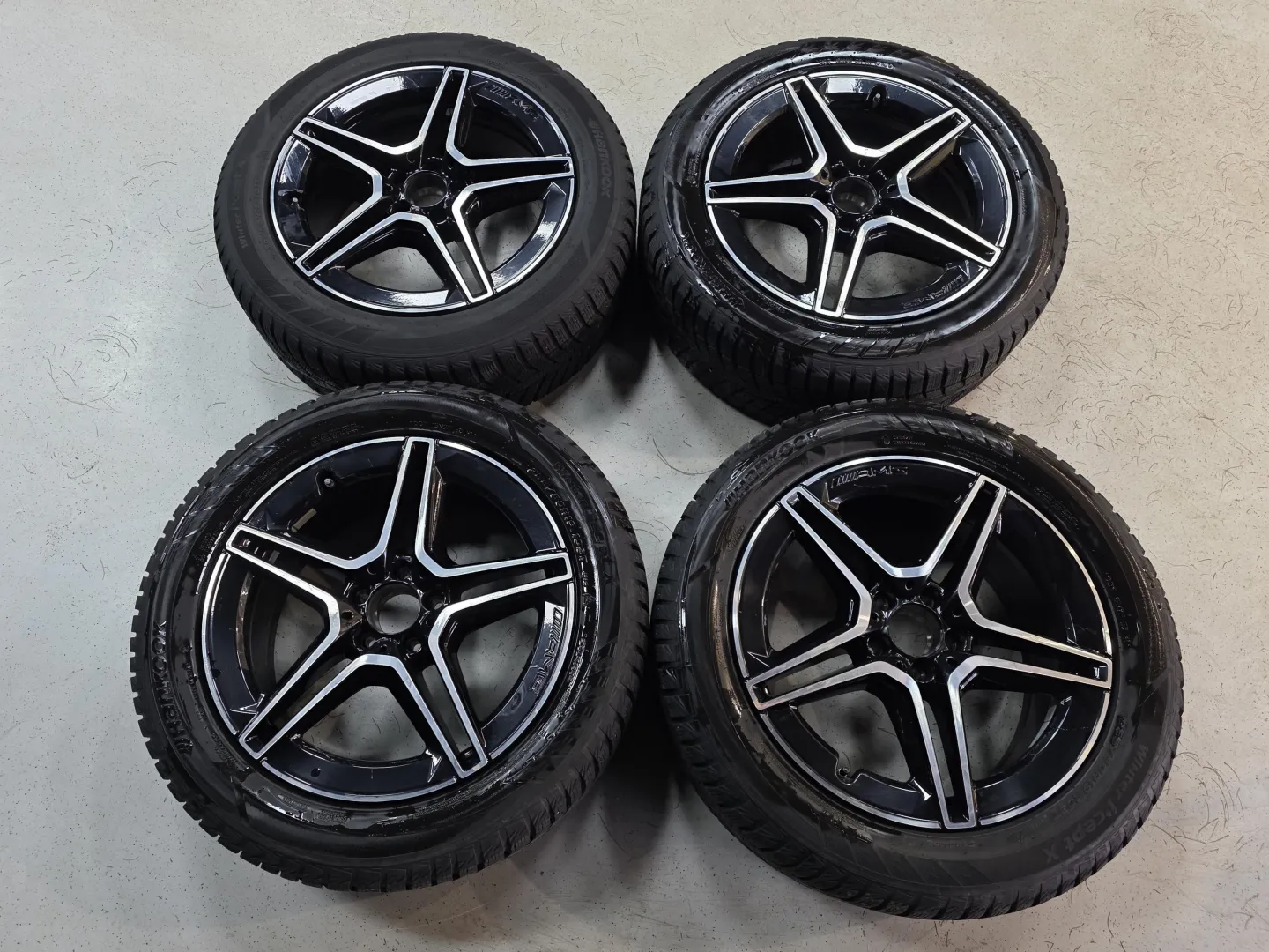 Autokuva 12 - FOO-611