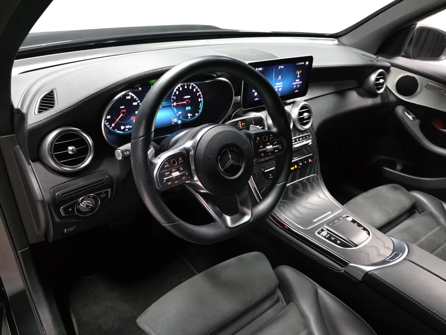 Autokuva 8 - FOO-611