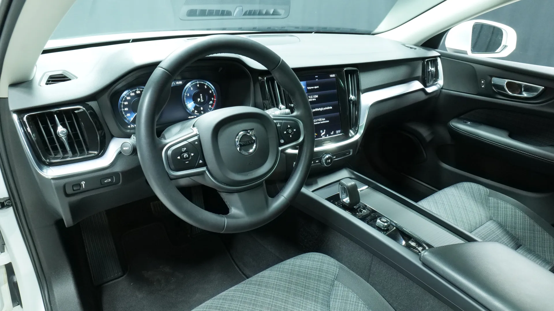 Autokuva 13 - FOX-950