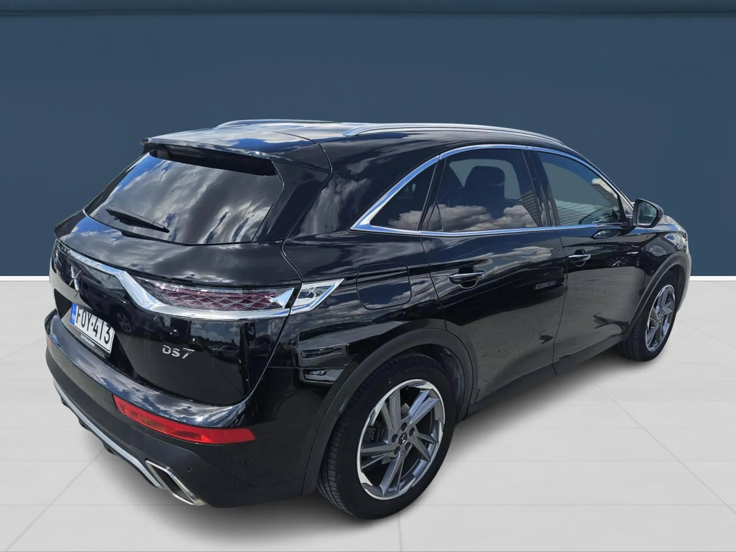 Autokuva 3 - FOY-413