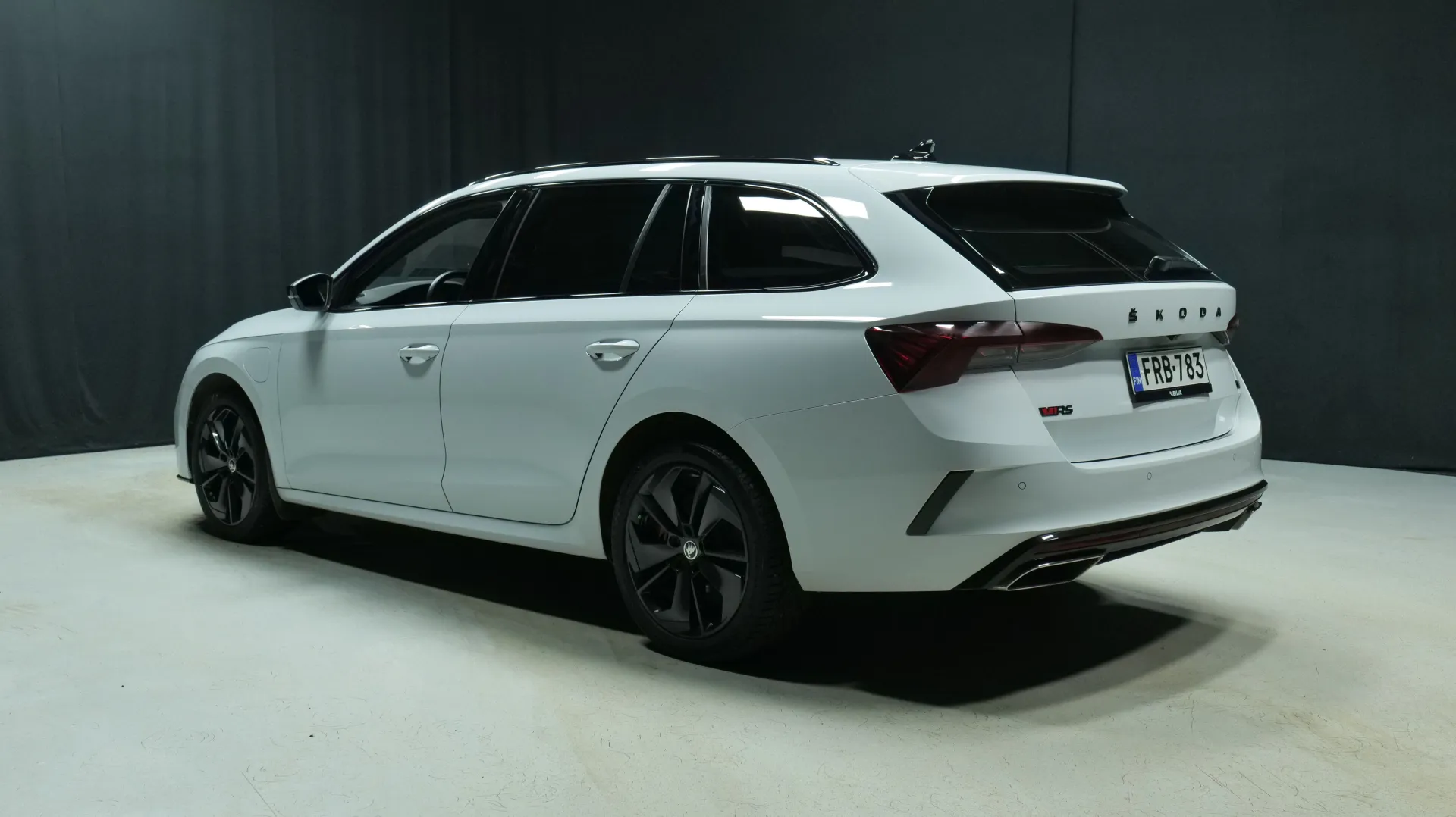 Autokuva 2 - FRB-783