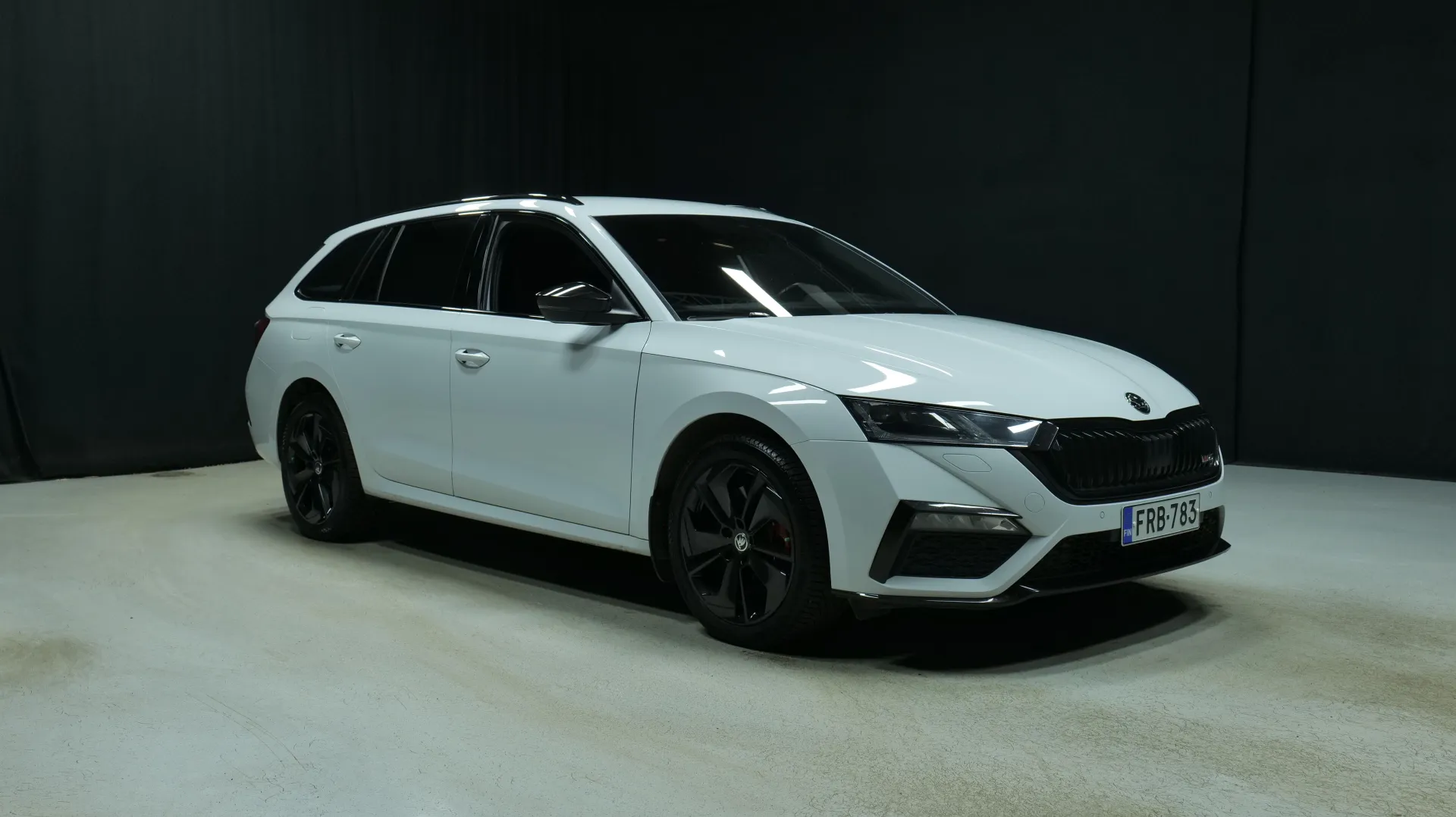 Autokuva 5 - FRB-783