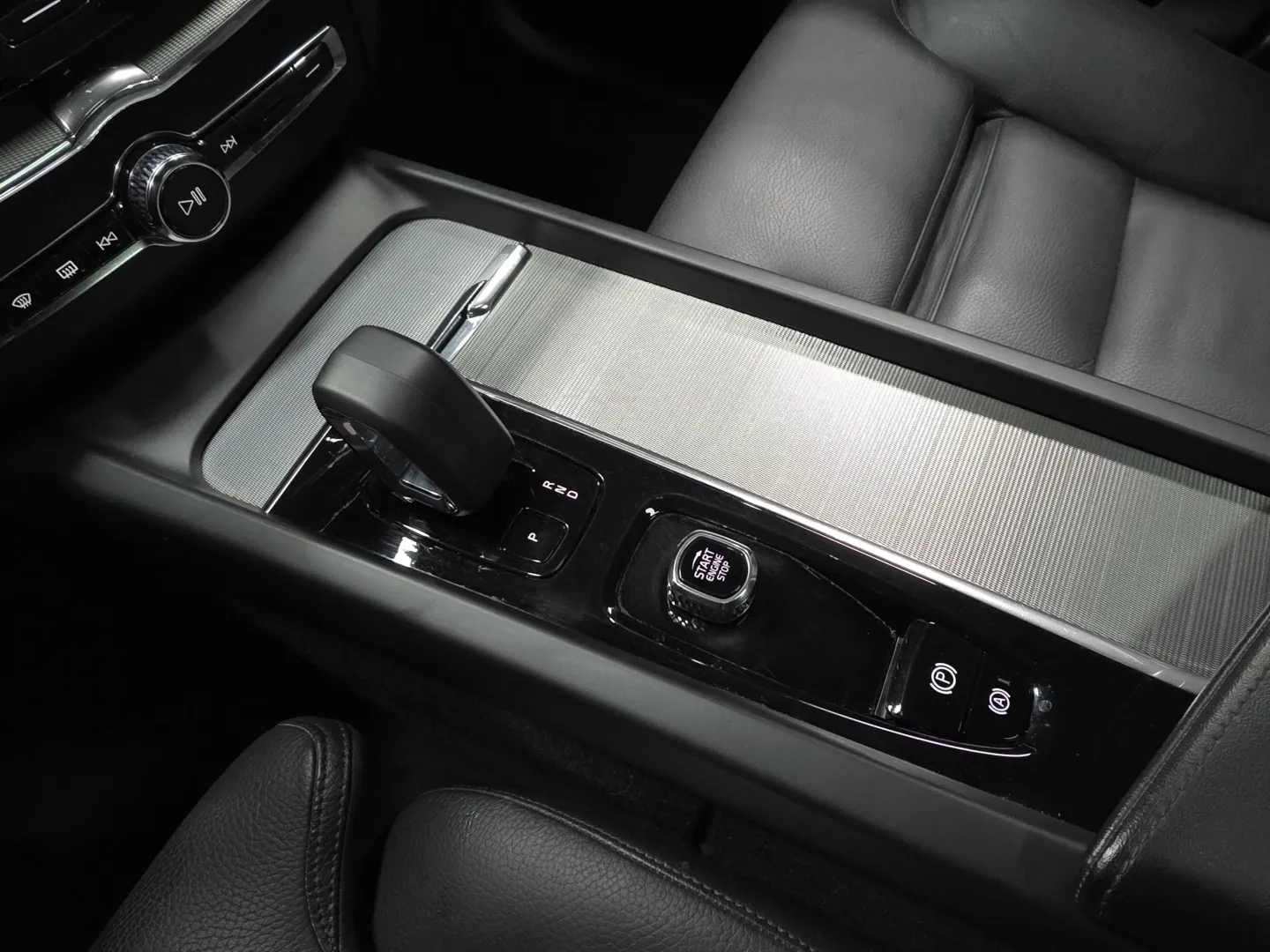 Autokuva 14 - FRH-309