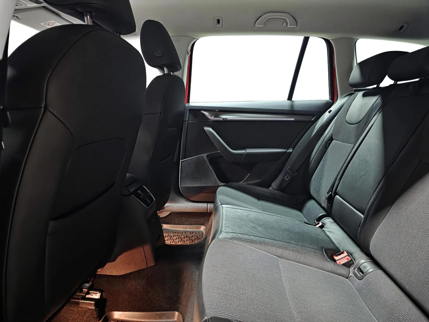 Autokuva 9 - FRI-140