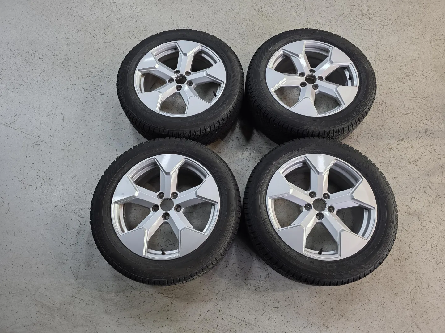 Autokuva 12 - FRP-123