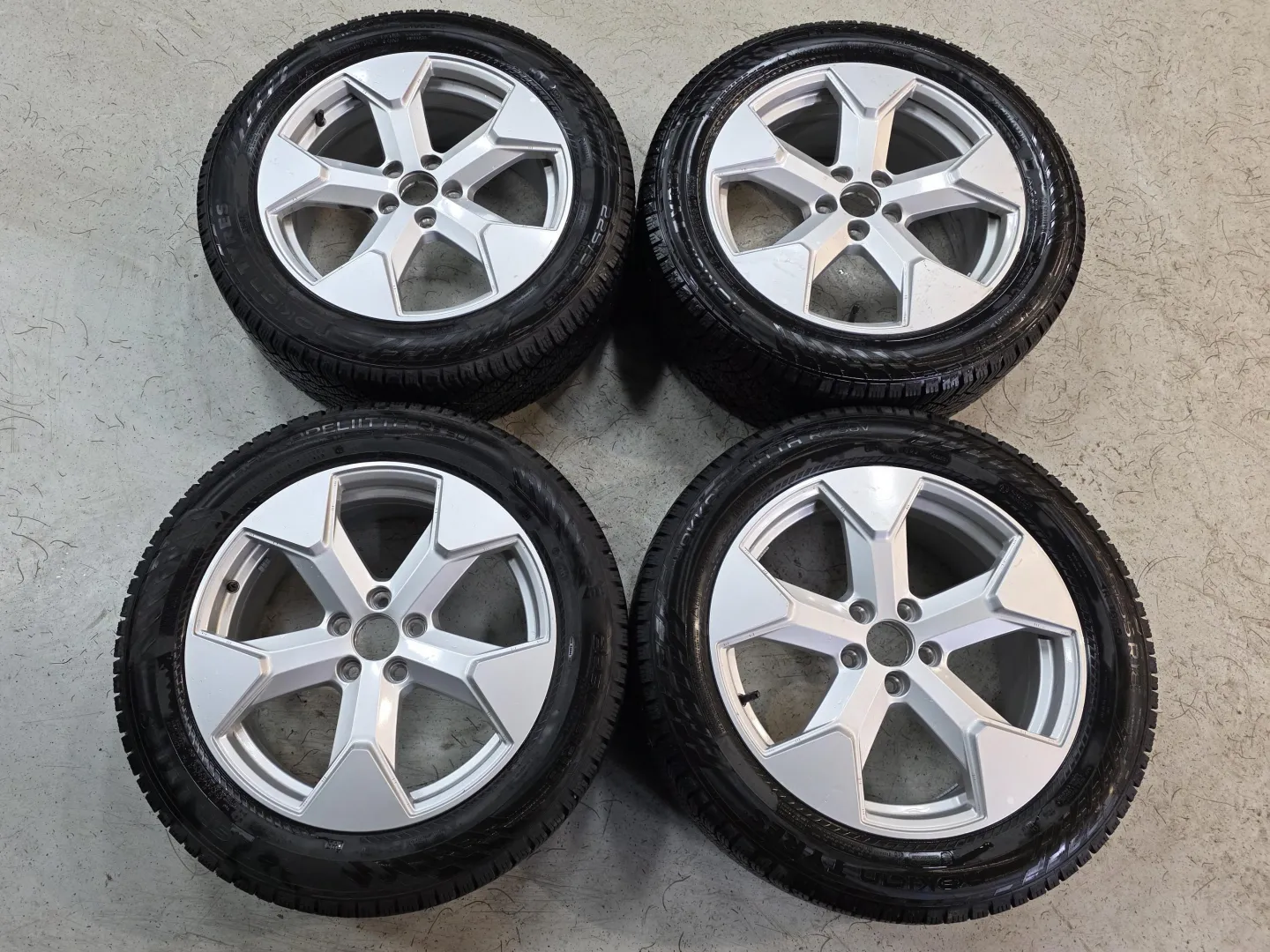 Autokuva 12 - FRP-124