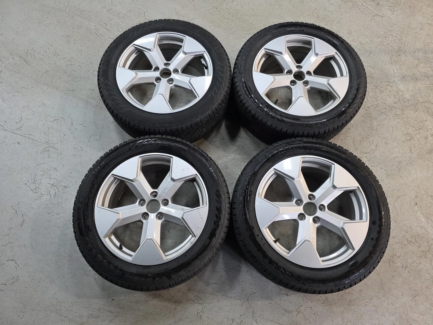 Autokuva 12 - FRP-126