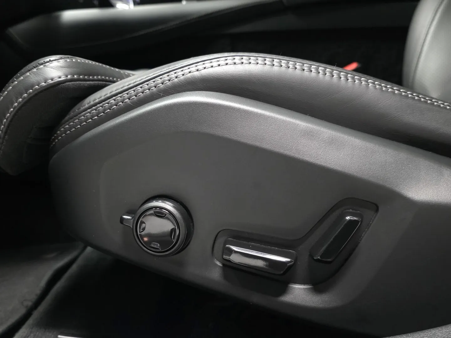 Autokuva 17 - FRY-104