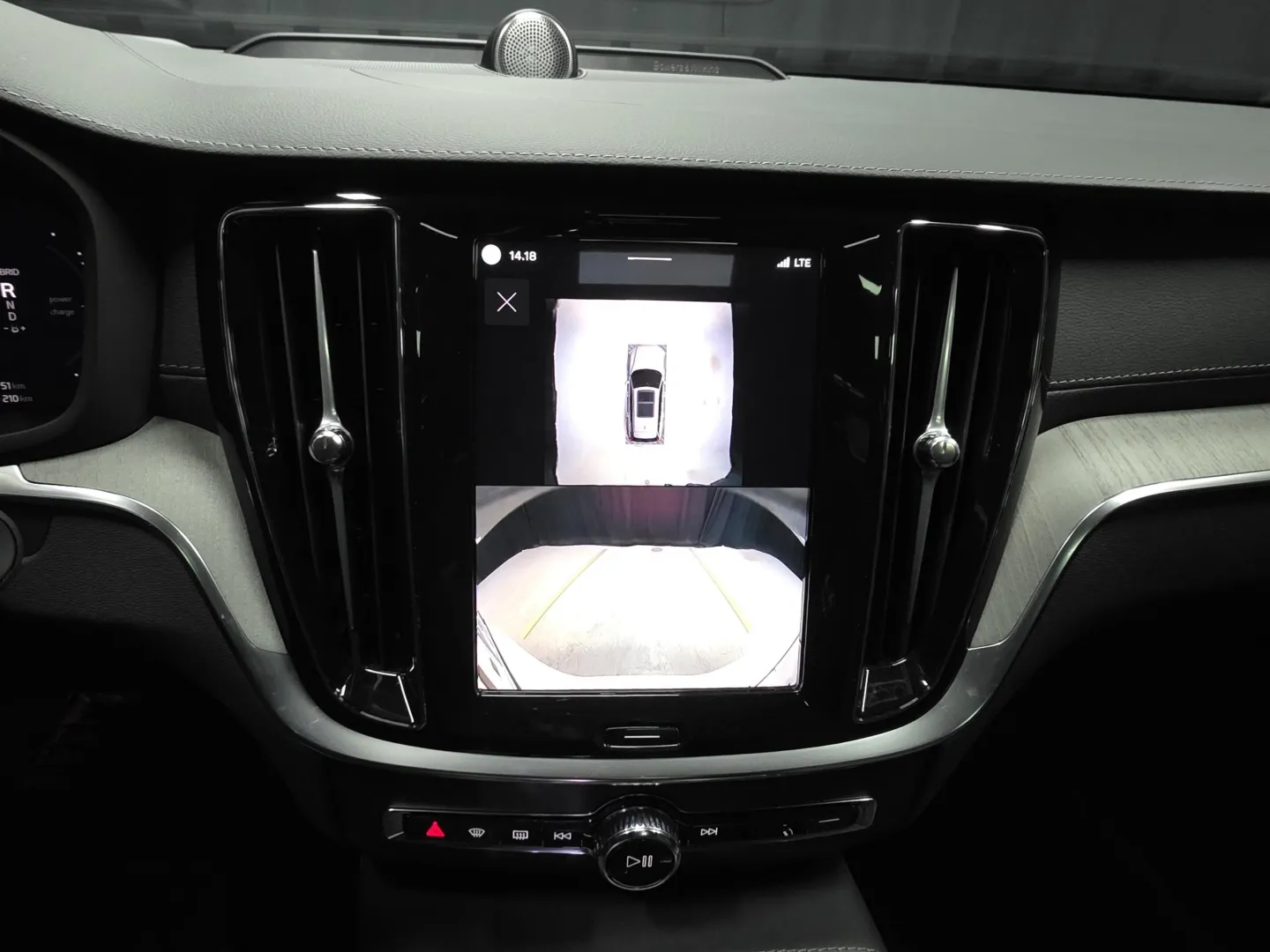 Autokuva 14 - FRY-104