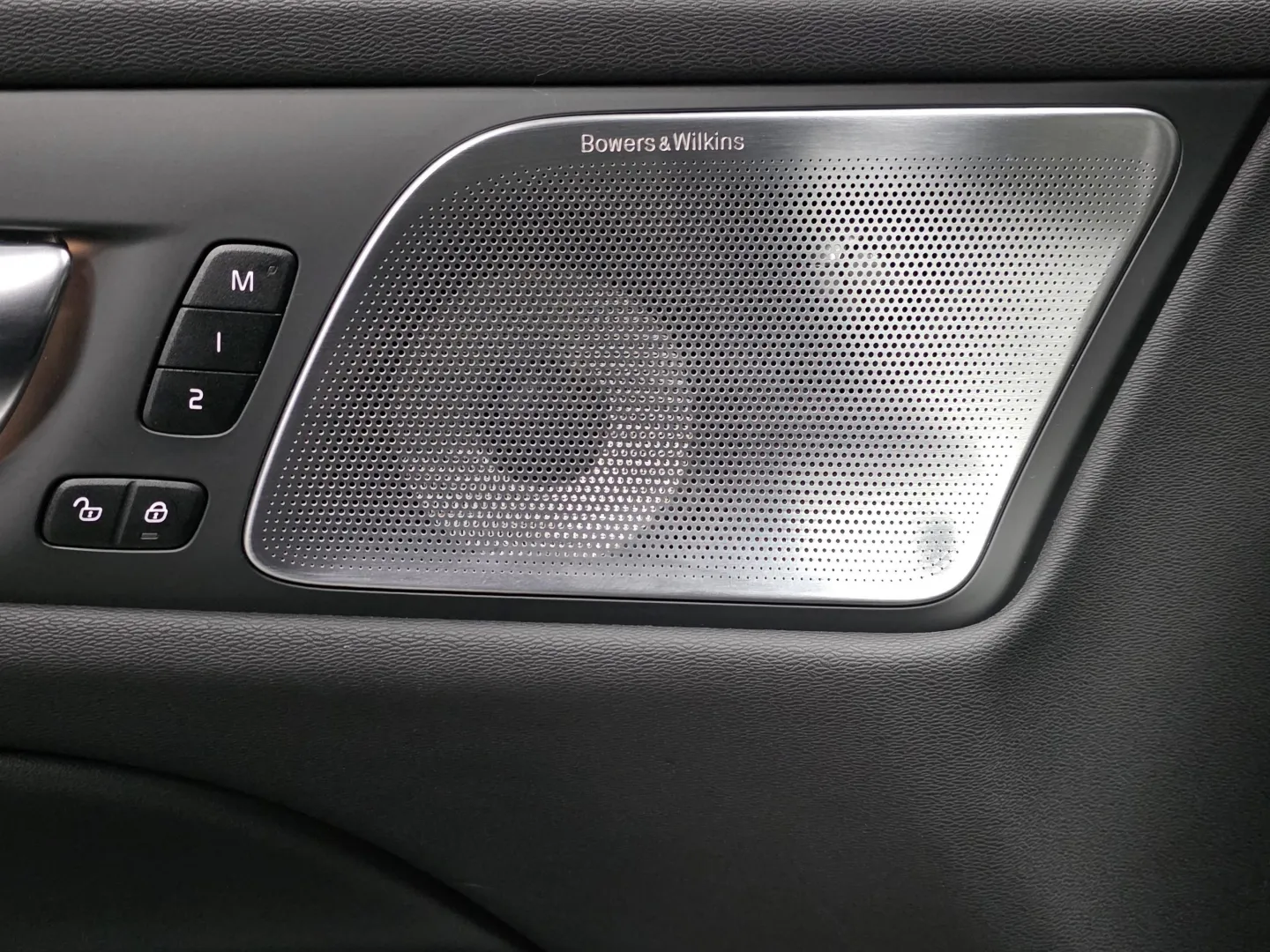 Autokuva 16 - FRY-104