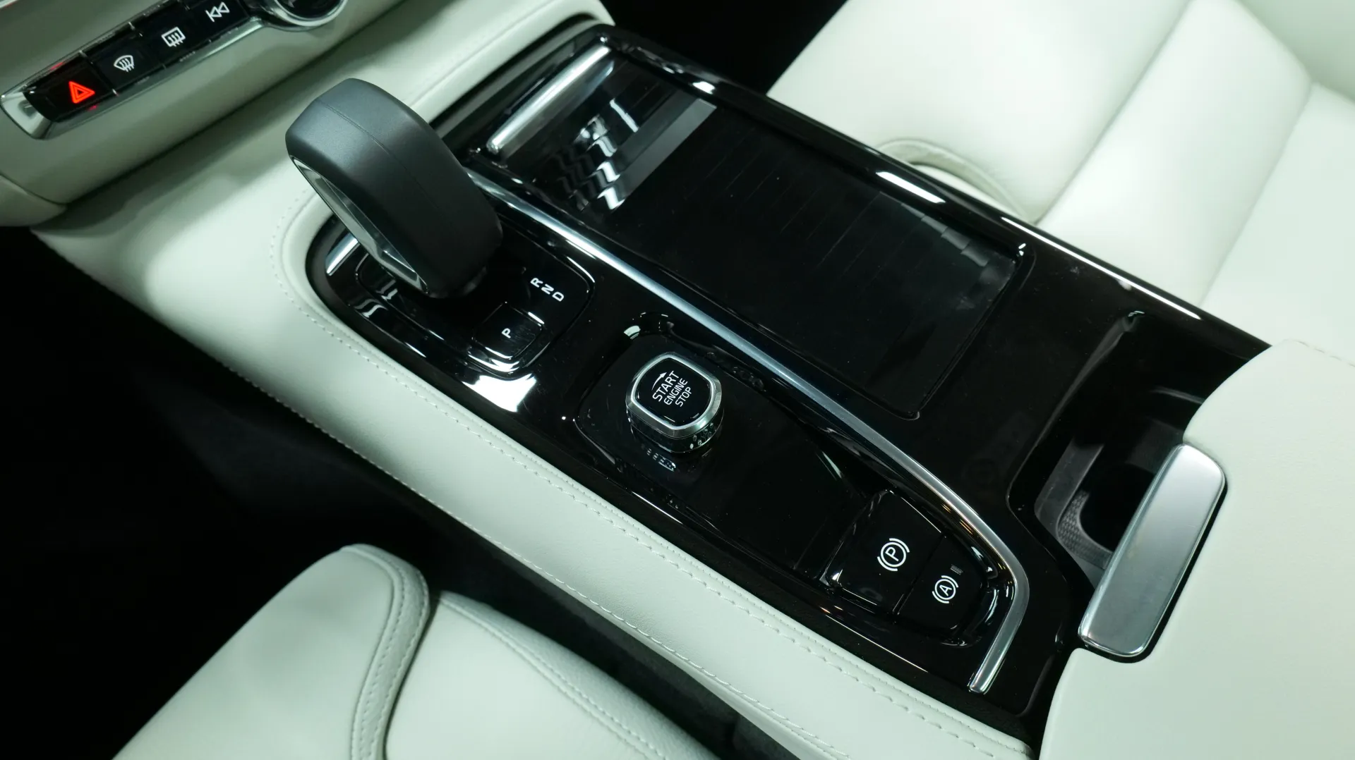 Autokuva 9 - FSG-961