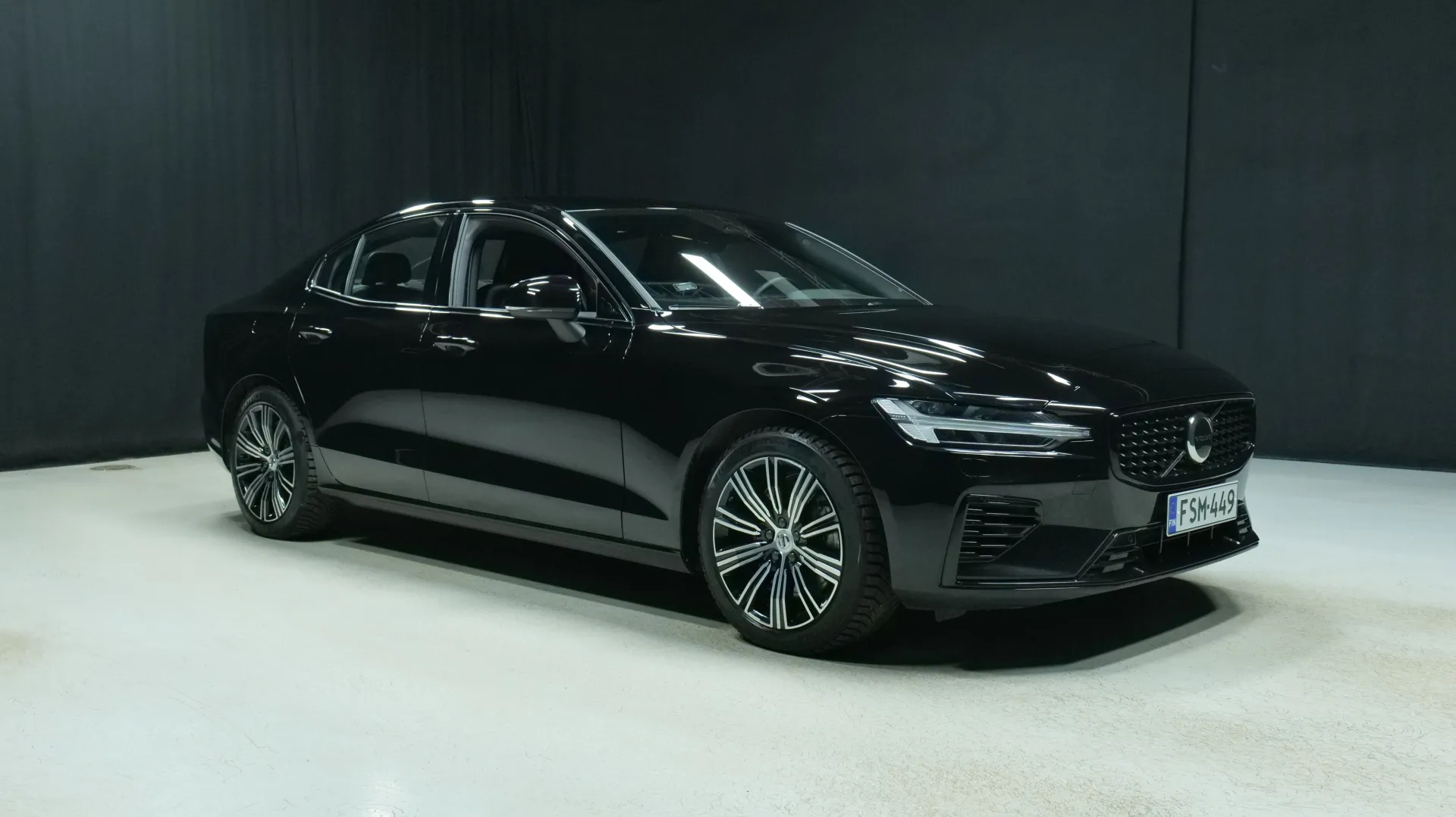 Autokuva 5 - FSM-449