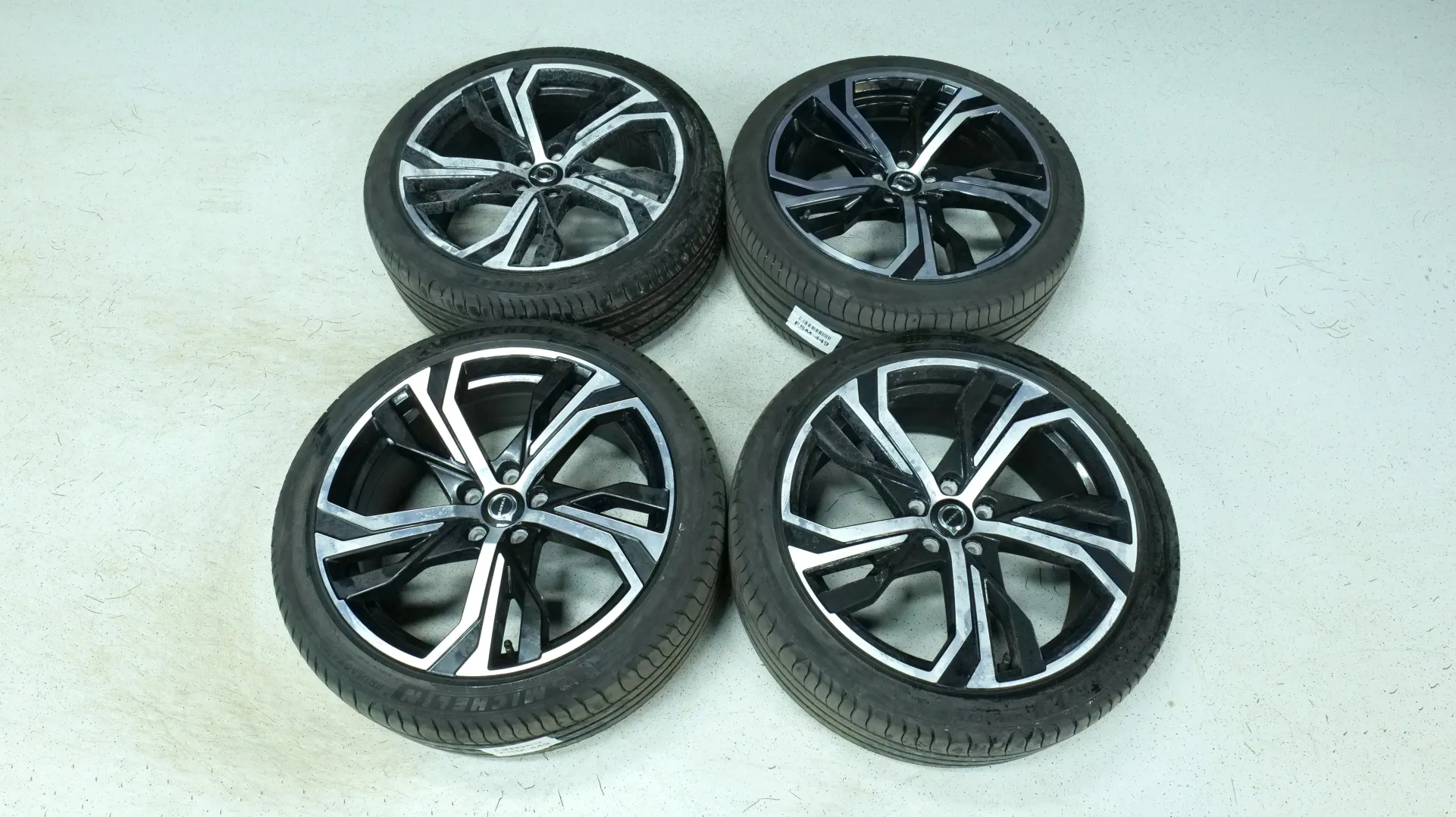 Autokuva 18 - FSM-449