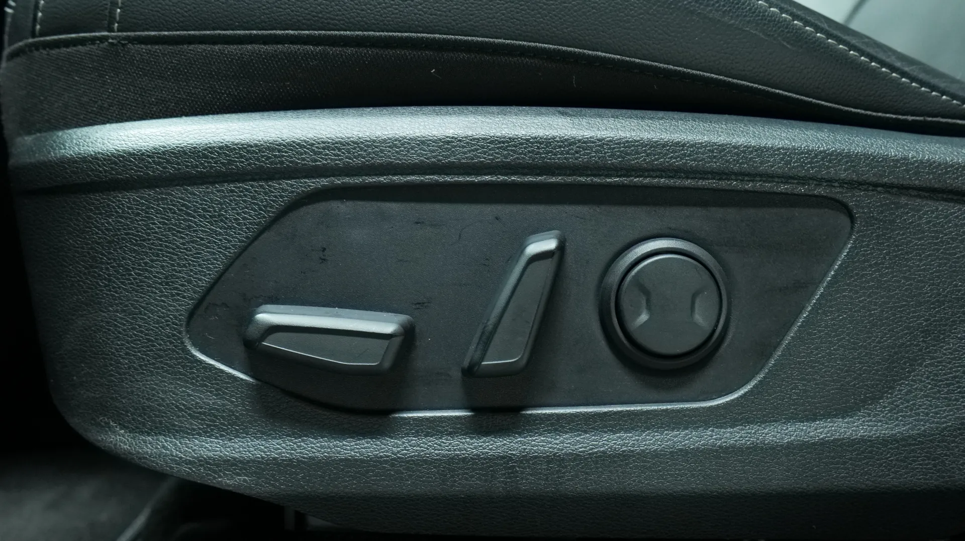 Autokuva 13 - FSO-712