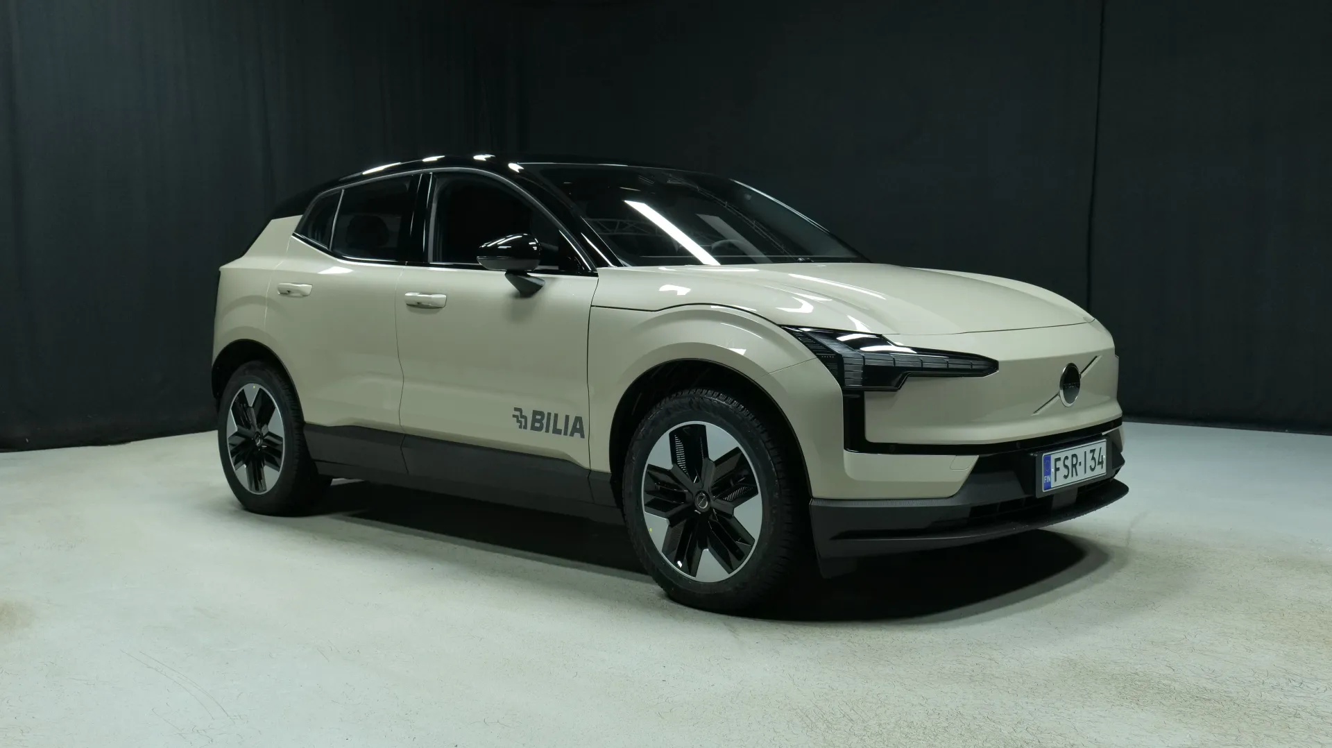 Autokuva 5 - FSR-134