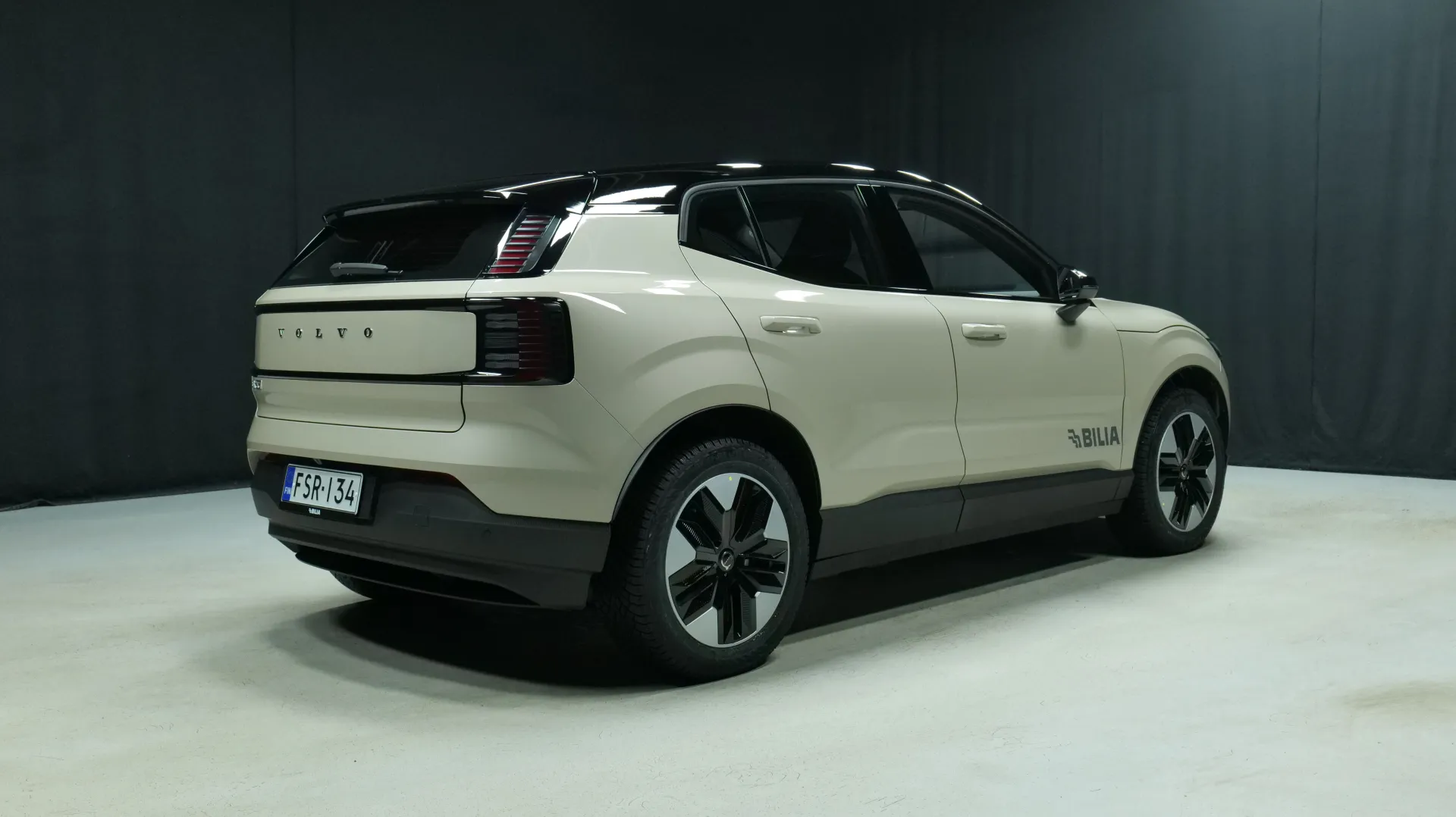 Autokuva 3 - FSR-134