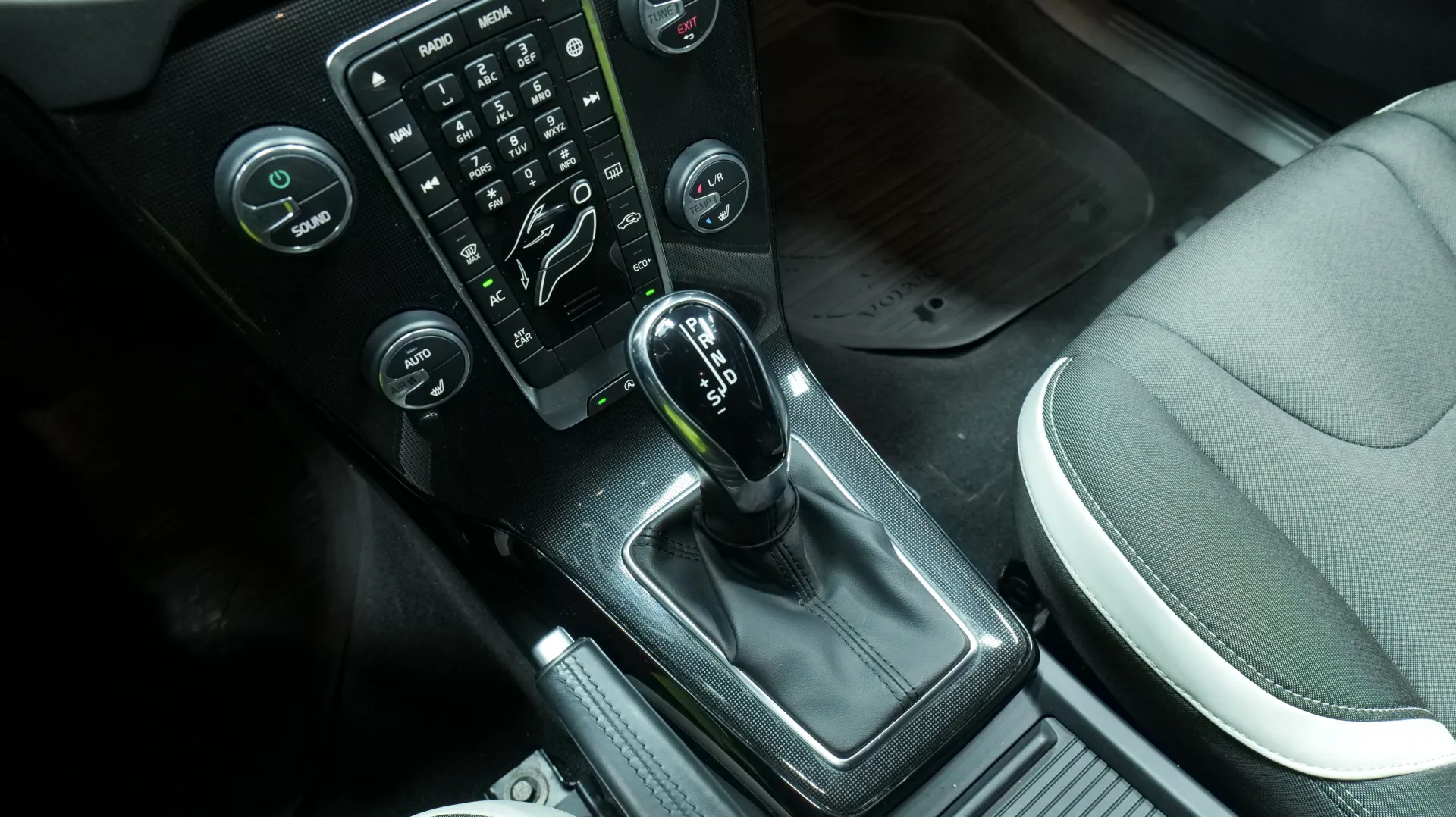 Autokuva 9 - GNL-463