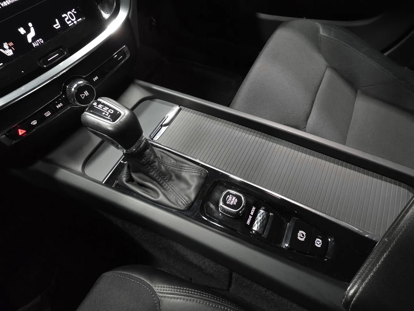 Autokuva 14 - GNN-360