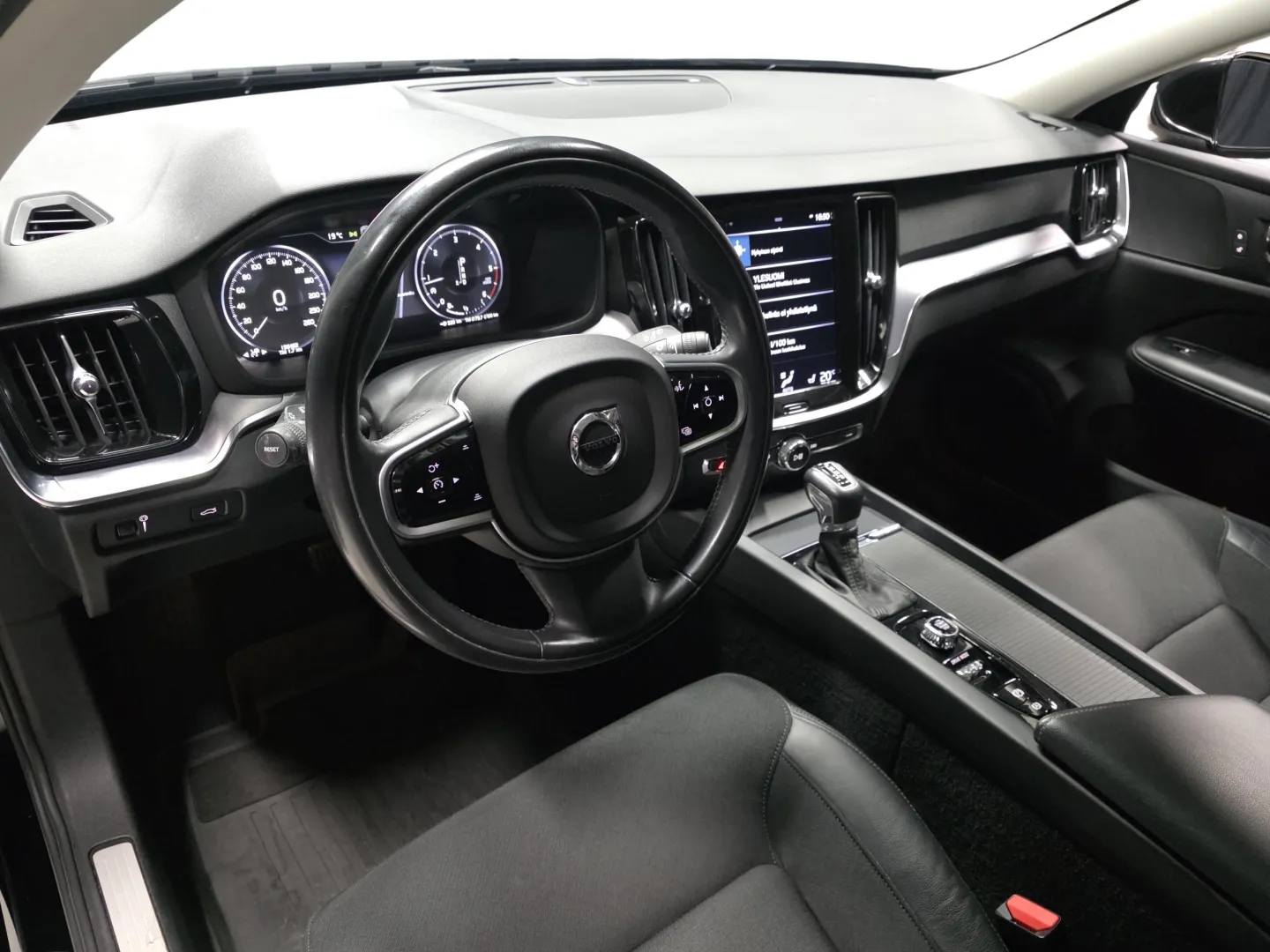 Autokuva 8 - GNN-360