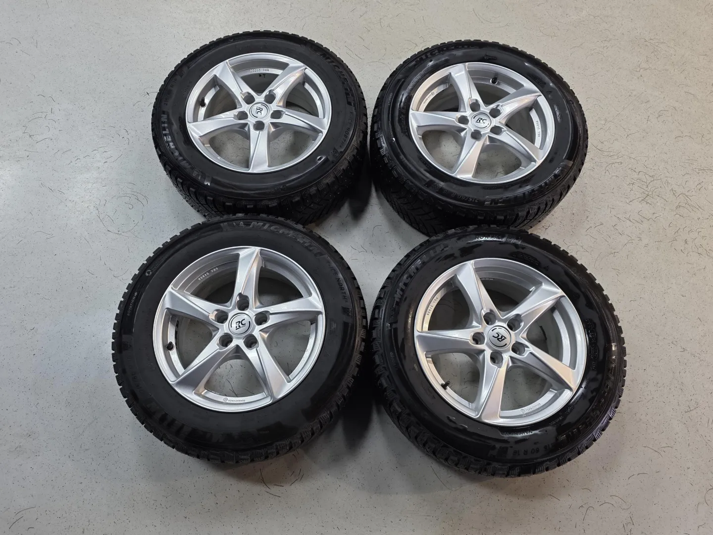 Autokuva 12 - GNN-360