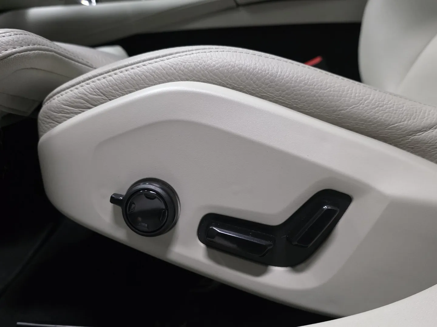 Autokuva 15 - GNS-248