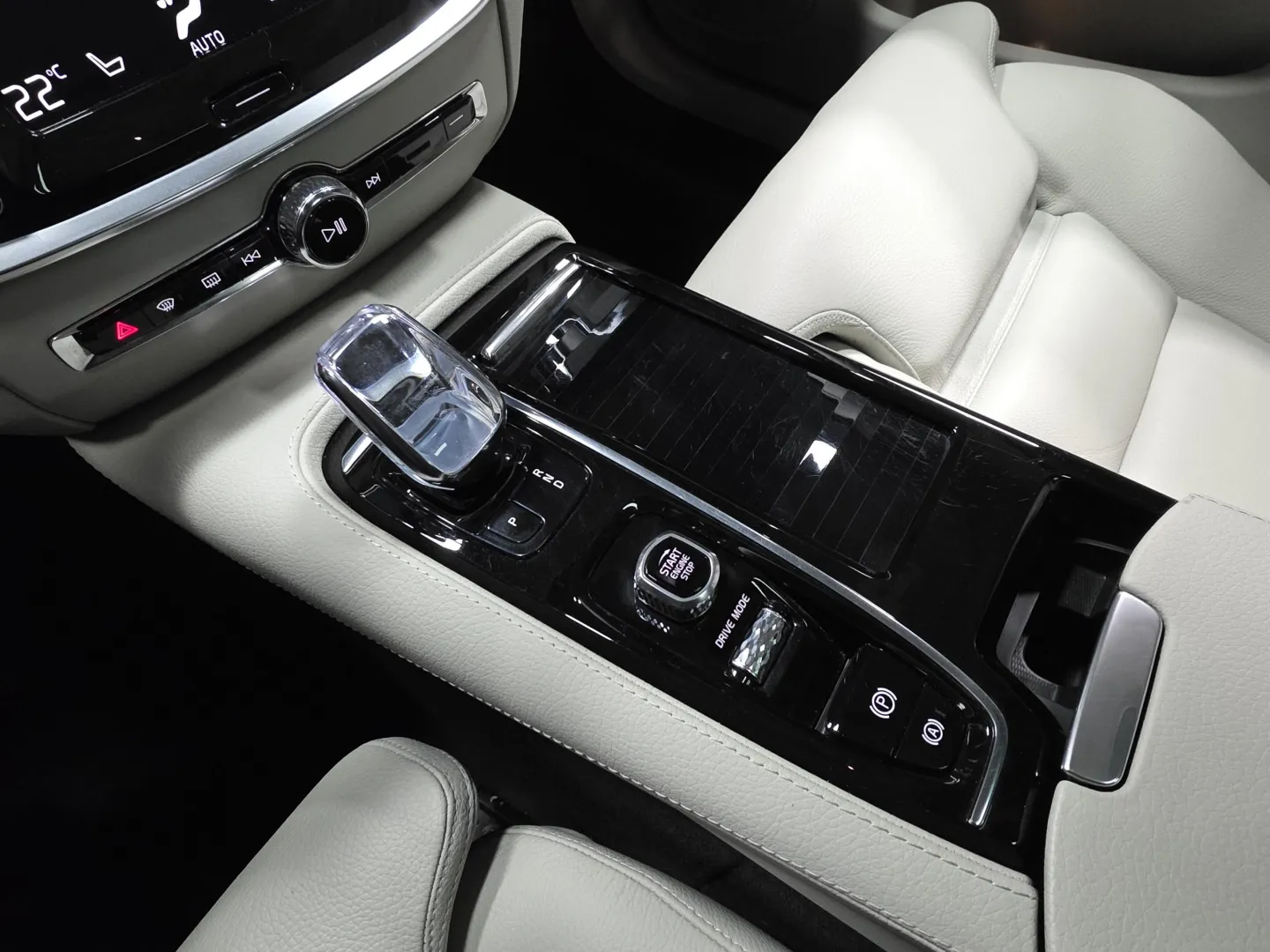 Autokuva 14 - GNS-248