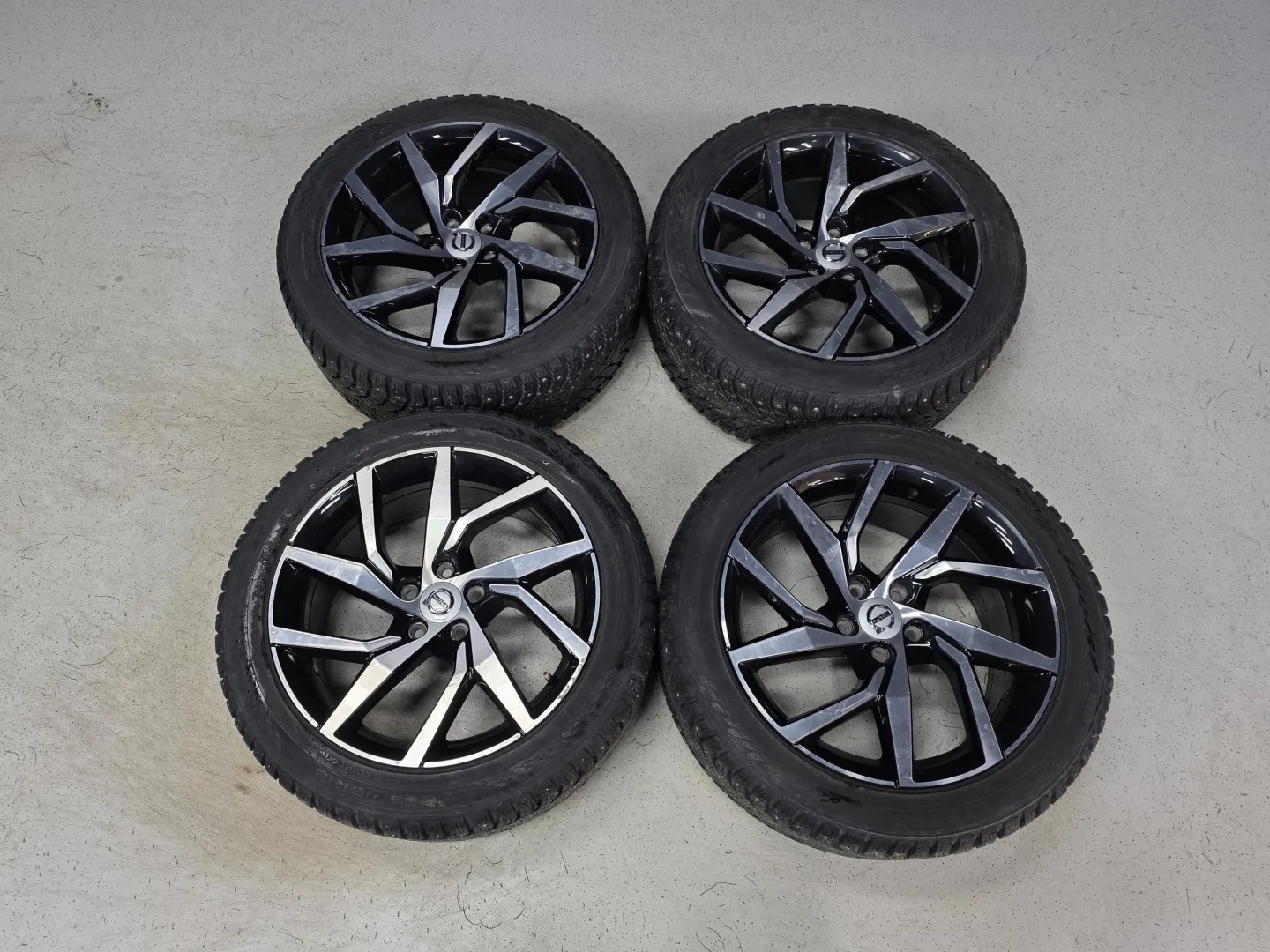 Autokuva 12 - GNS-248