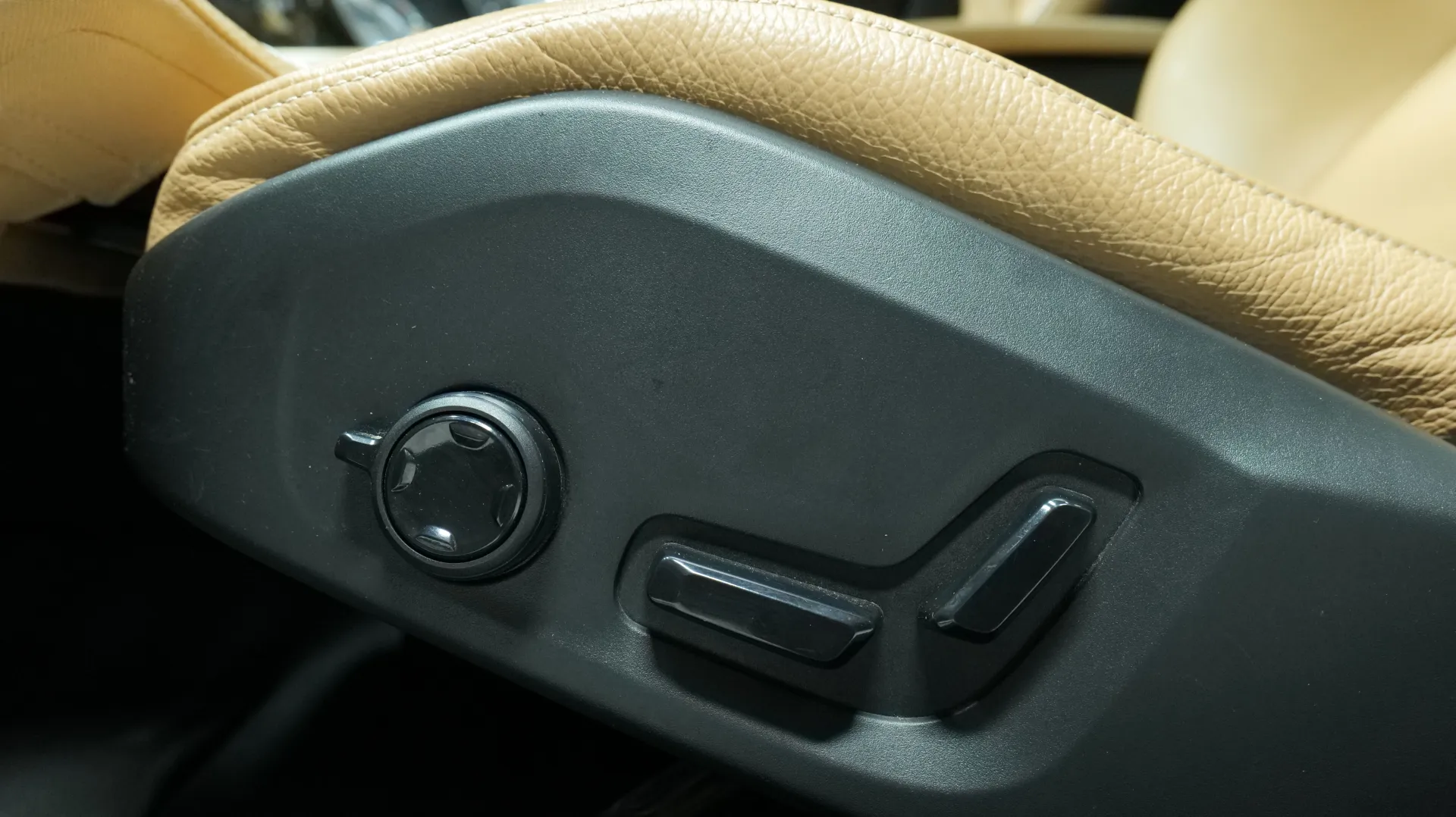 Autokuva 13 - GNS-915