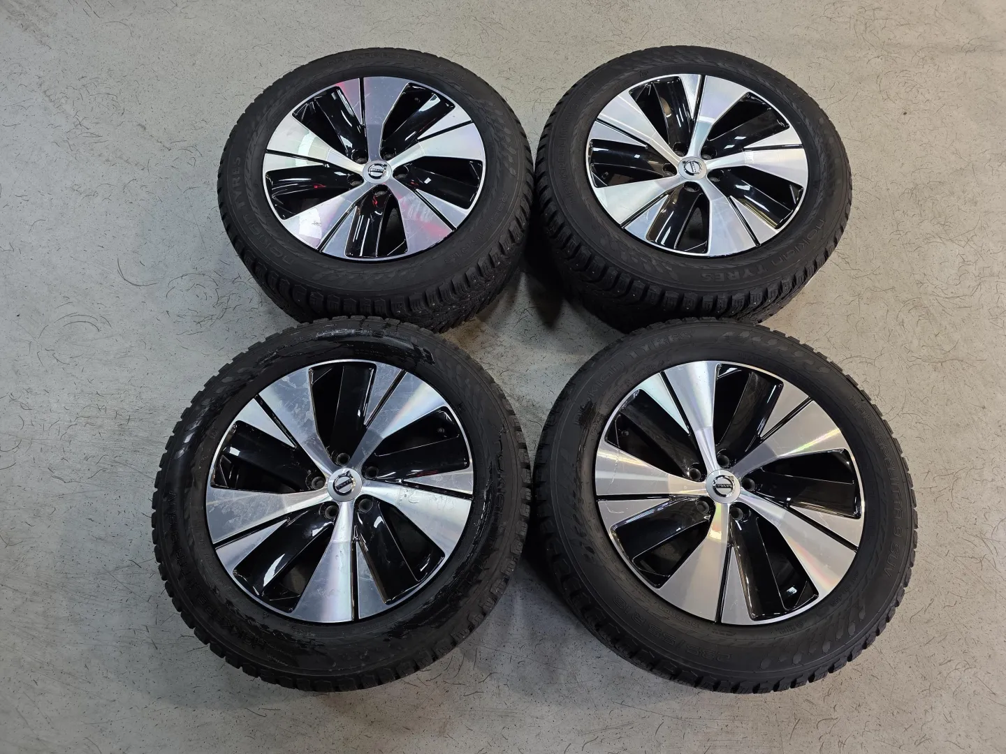 Autokuva 17 - GOL-686