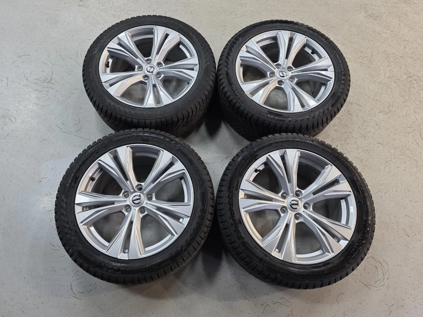 Autokuva 12 - GON-458