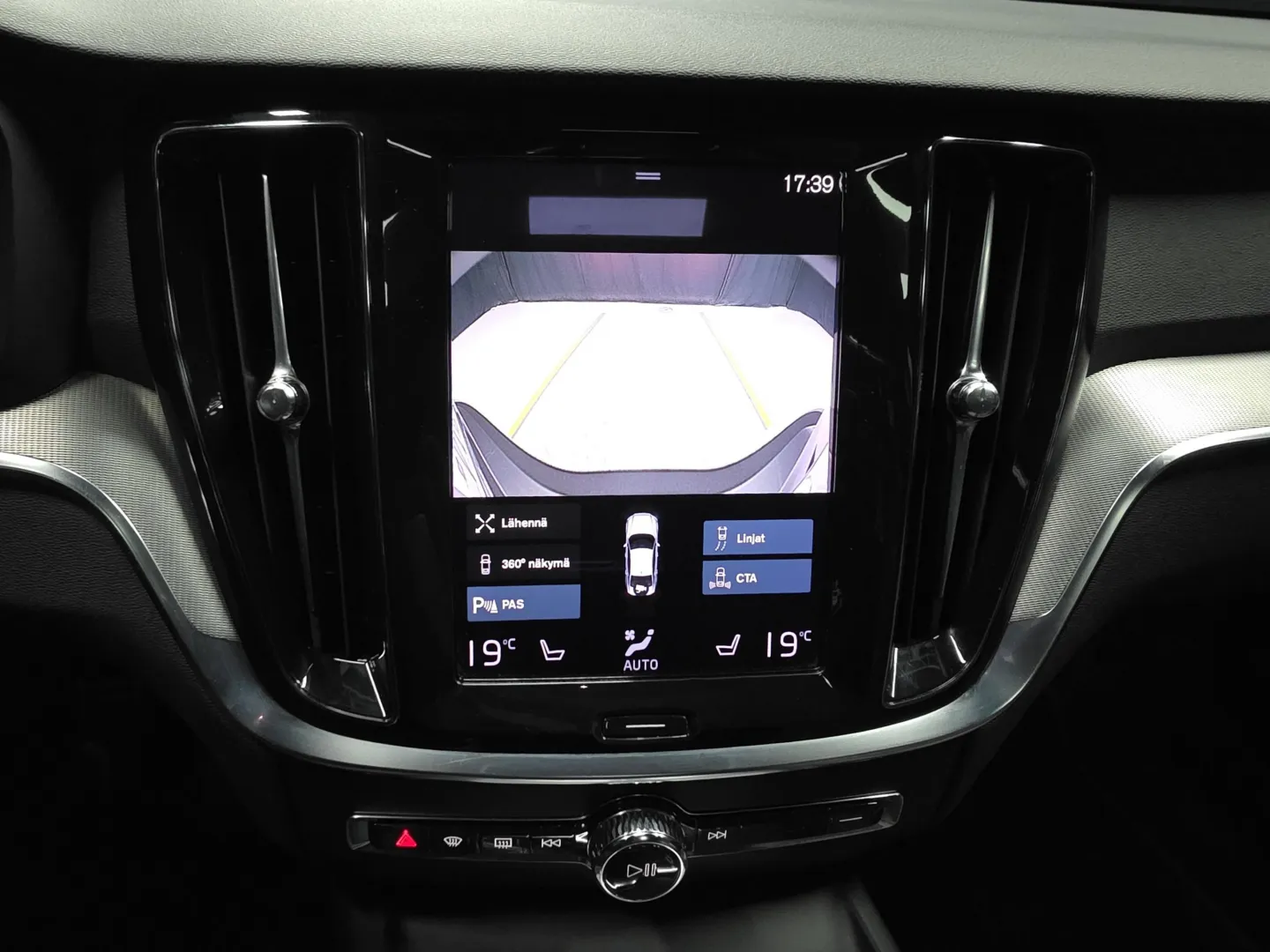 Autokuva 14 - GON-458