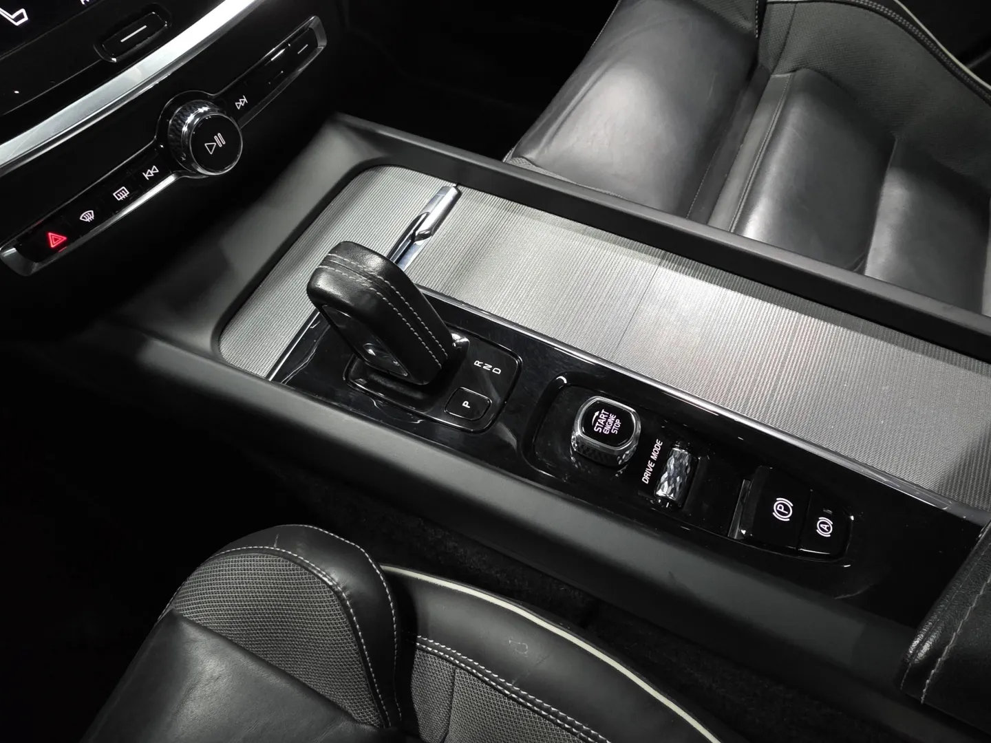 Autokuva 15 - GON-458