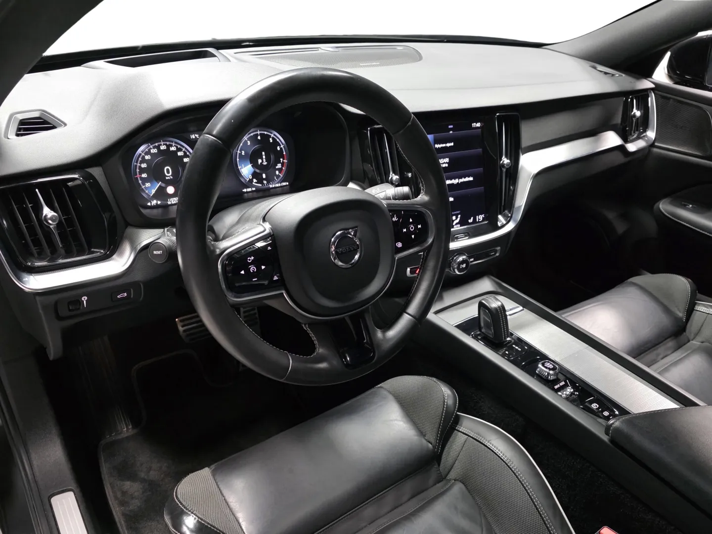 Autokuva 8 - GON-458