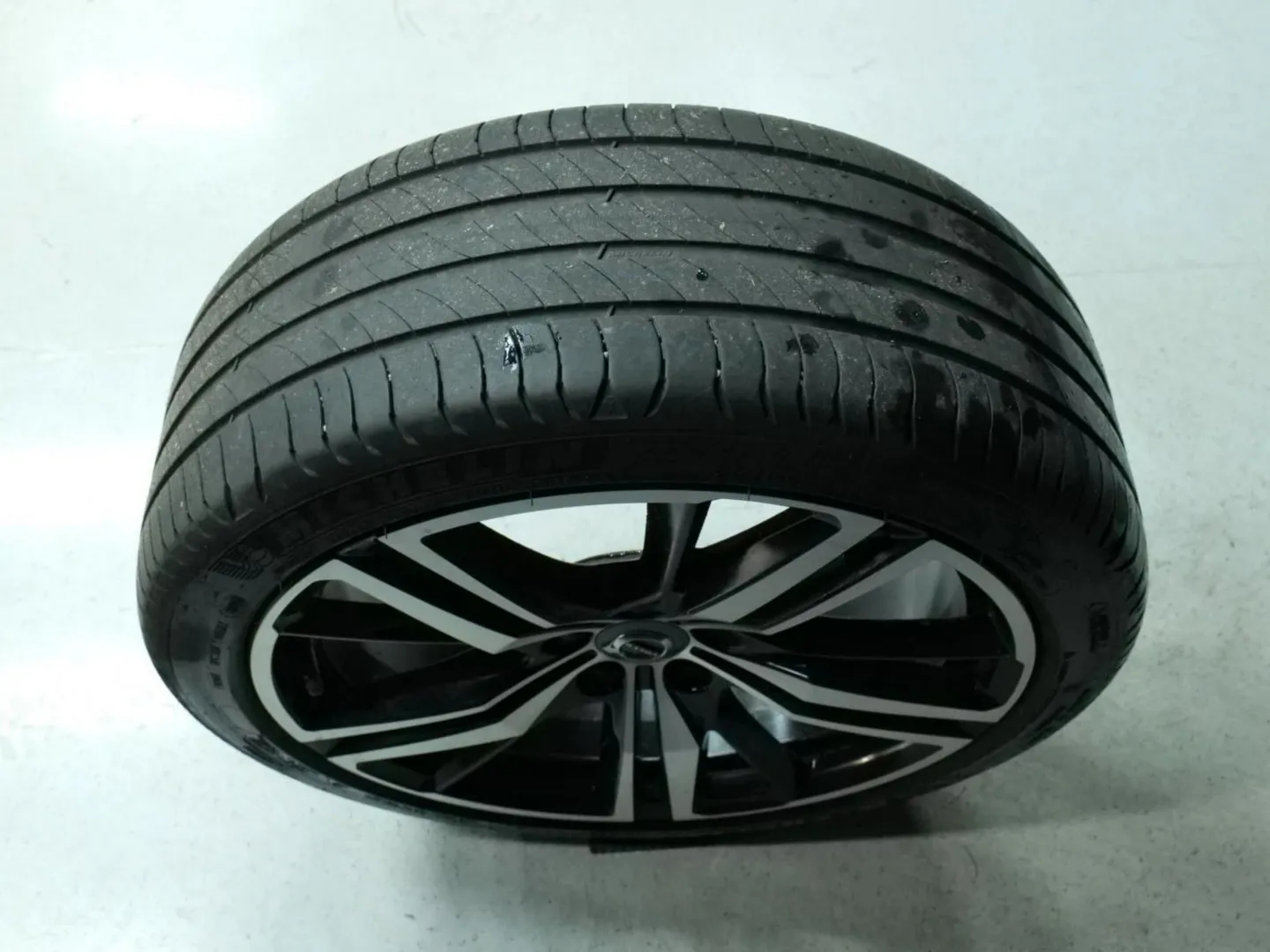Autokuva 16 - GPG-613