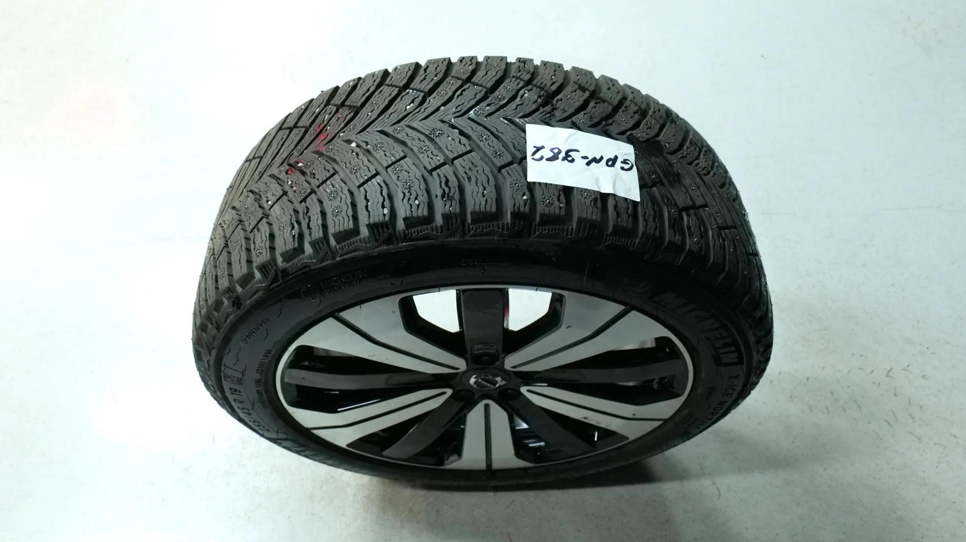 Autokuva 21 - GPN-382