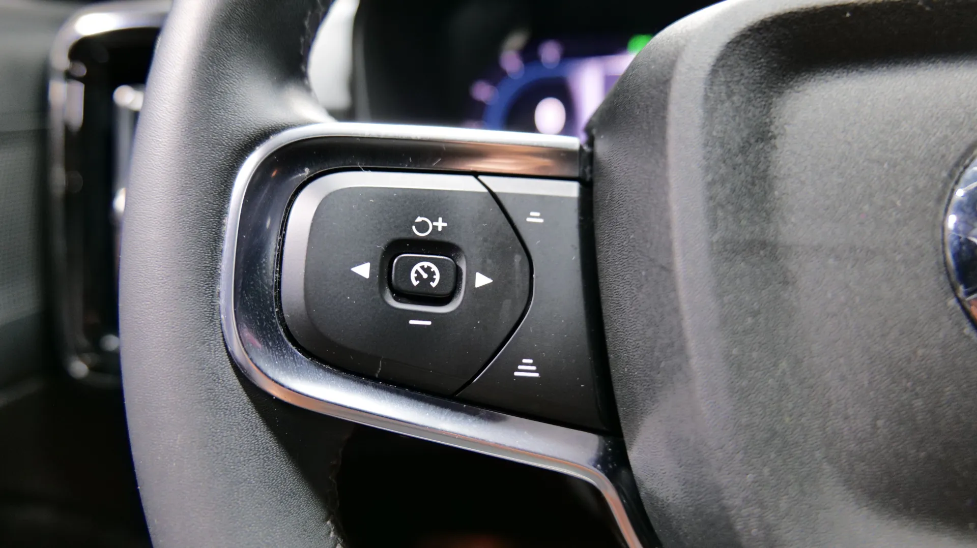 Autokuva 9 - GPN-384