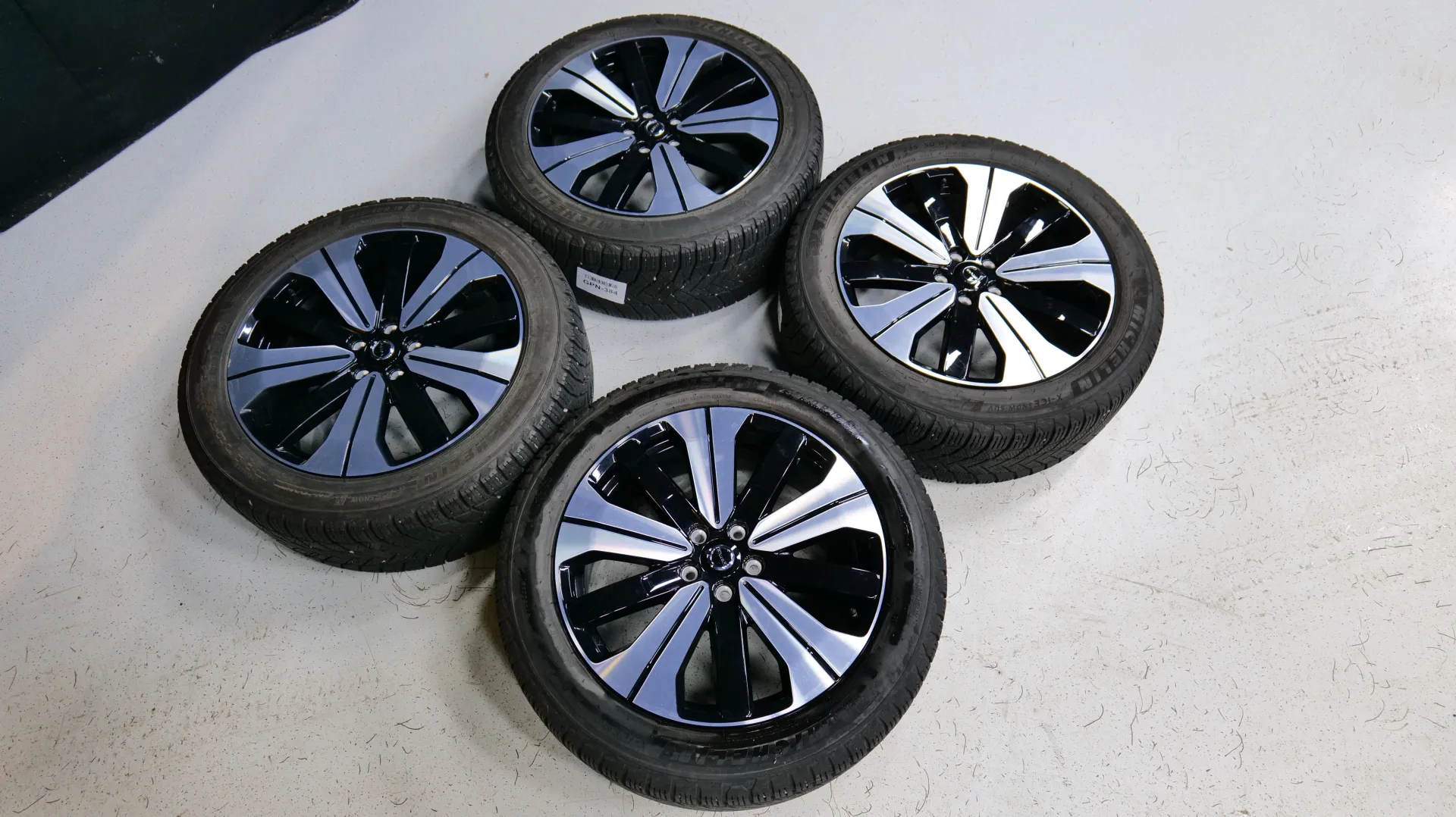 Autokuva 22 - GPN-384