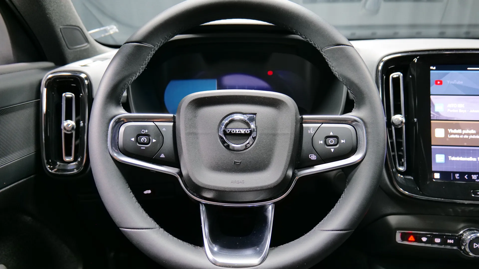 Autokuva 13 - GPN-384