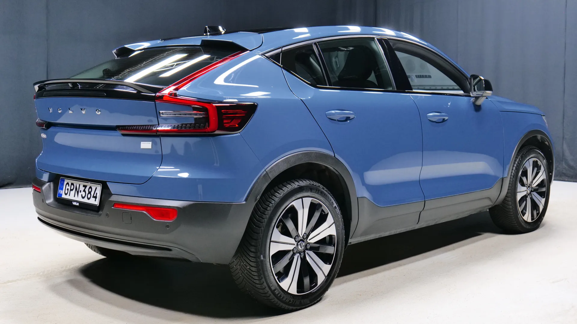 Autokuva 3 - GPN-384