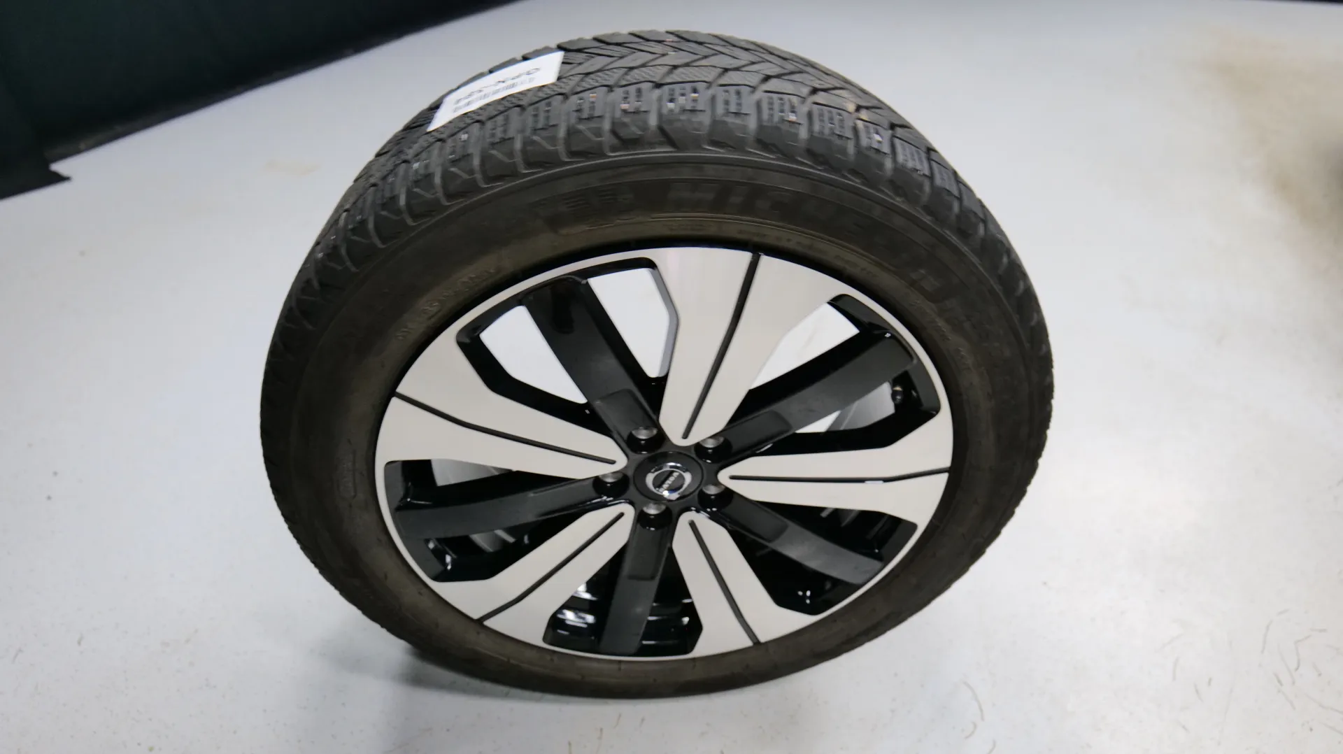 Autokuva 23 - GPN-384