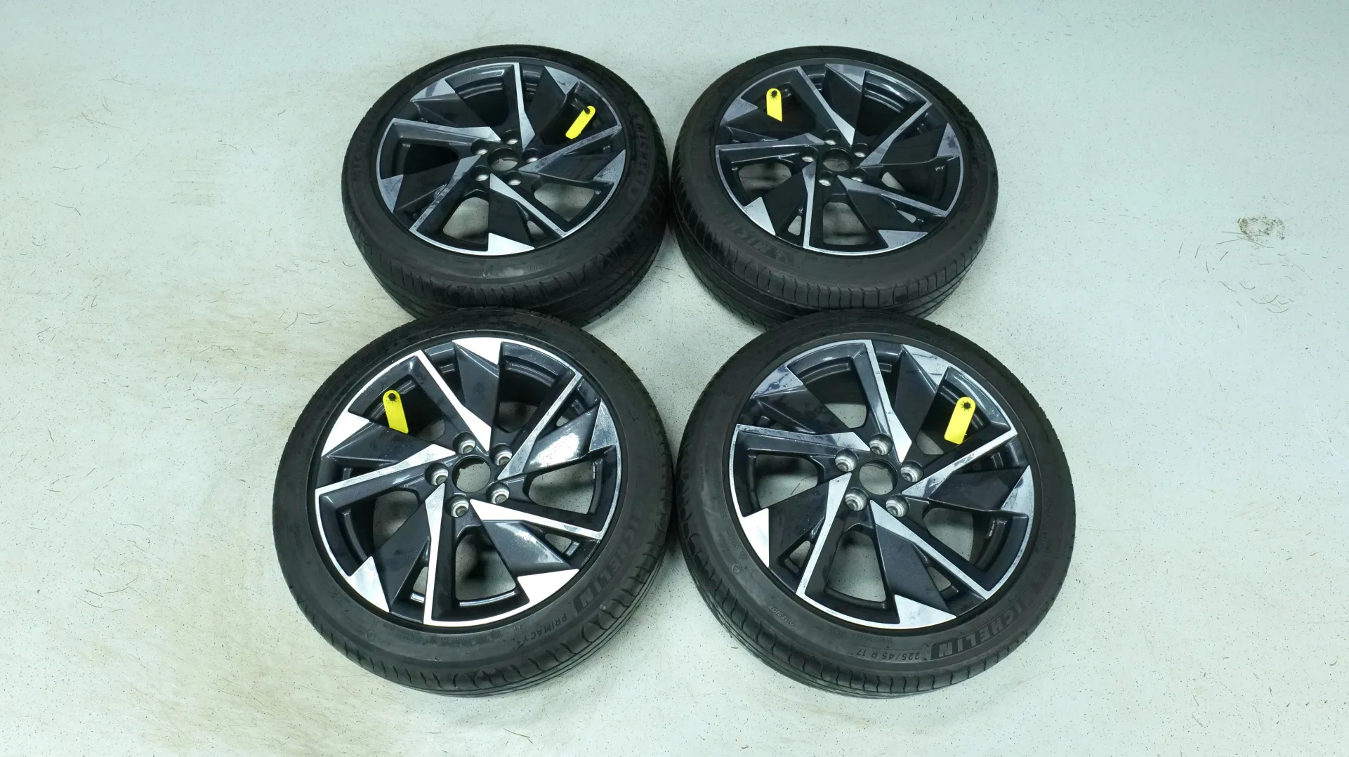 Autokuva 17 - GPN-702