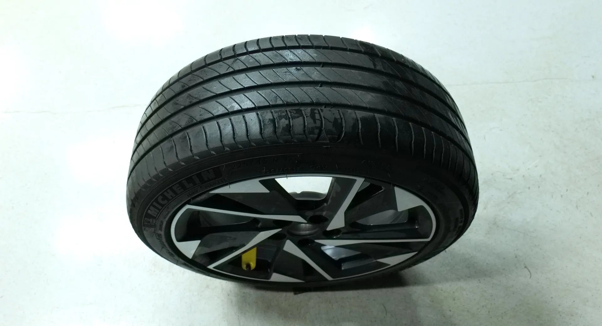 Autokuva 18 - GPN-702