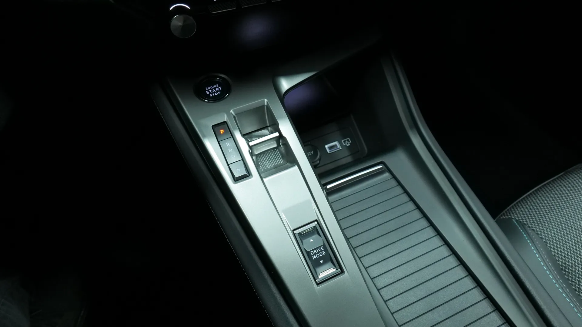 Autokuva 9 - GPN-702